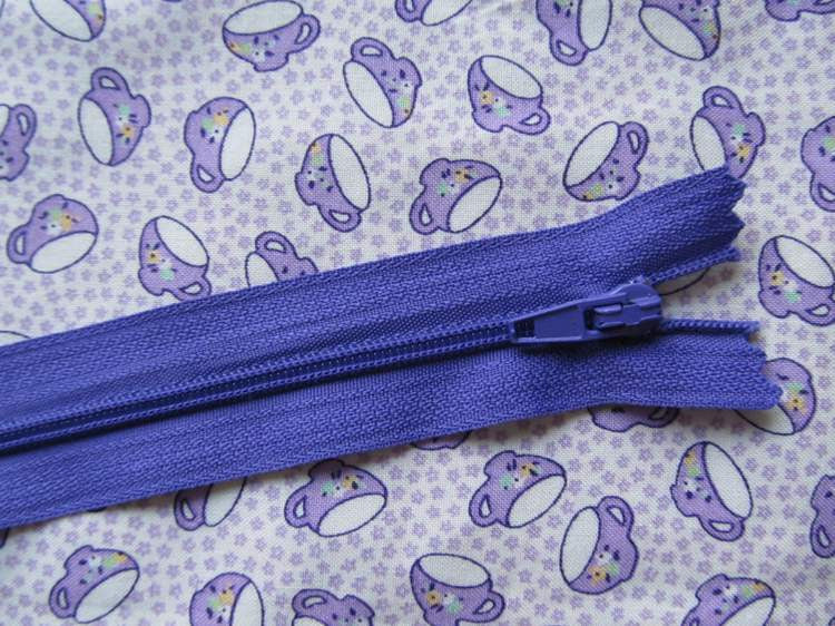 Closed End Zip - 7" (18cm)