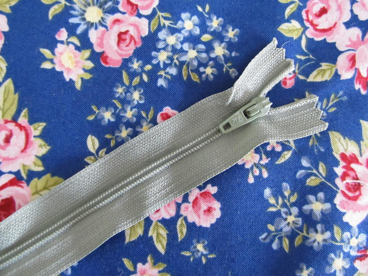 Closed End Zip - 7" (18cm)