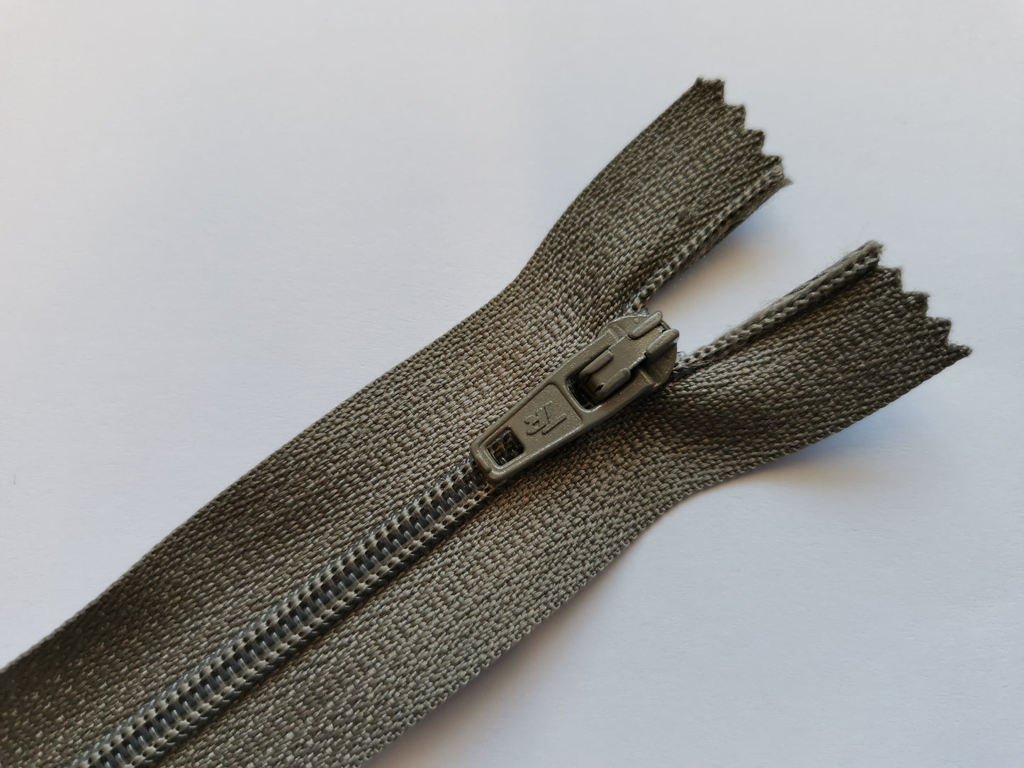 Closed End Zip - 12" (30cm)