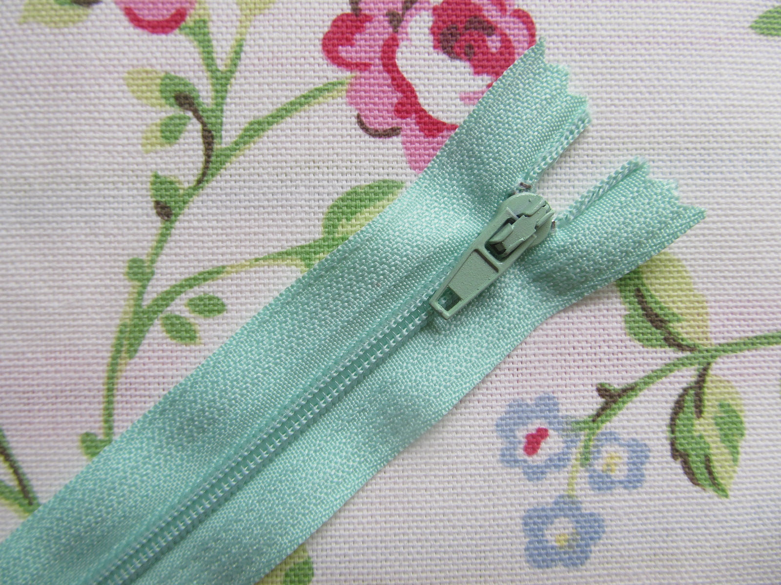 Pack of 5 Closed End Zips - 16" (40cm)