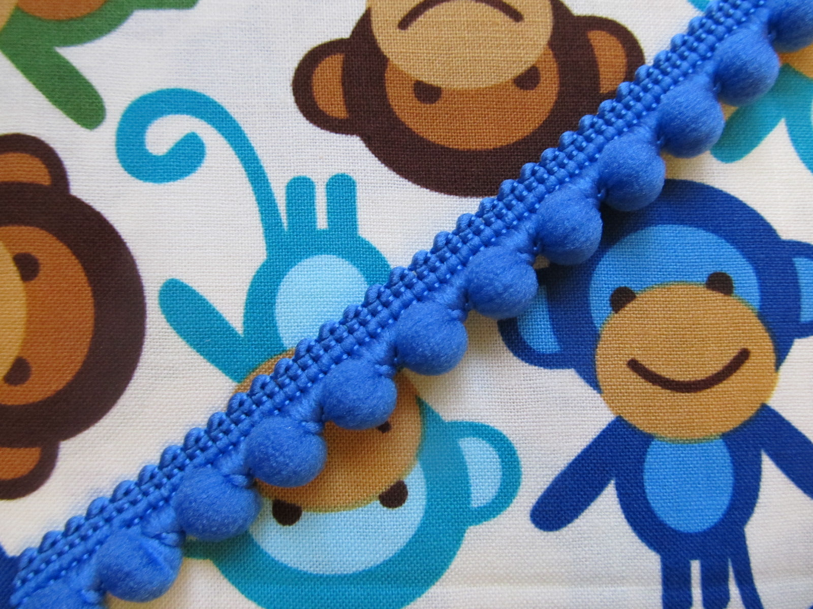 Small Pom Pom Trim with Fixed Bobbles