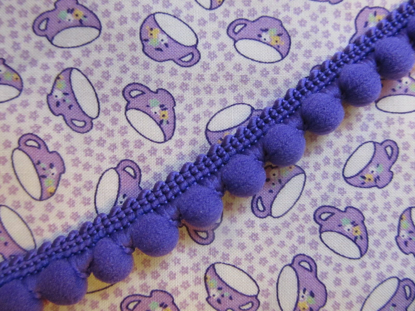 Small Pom Pom Trim with Fixed Bobbles