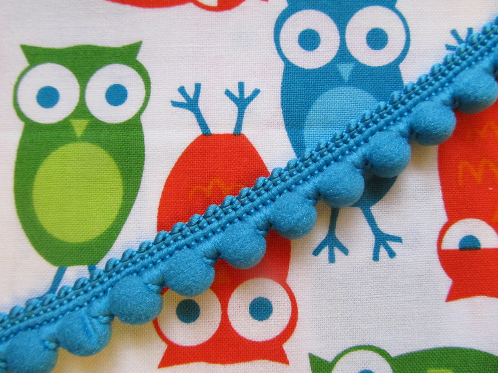 Small Pom Pom Trim with Fixed Bobbles