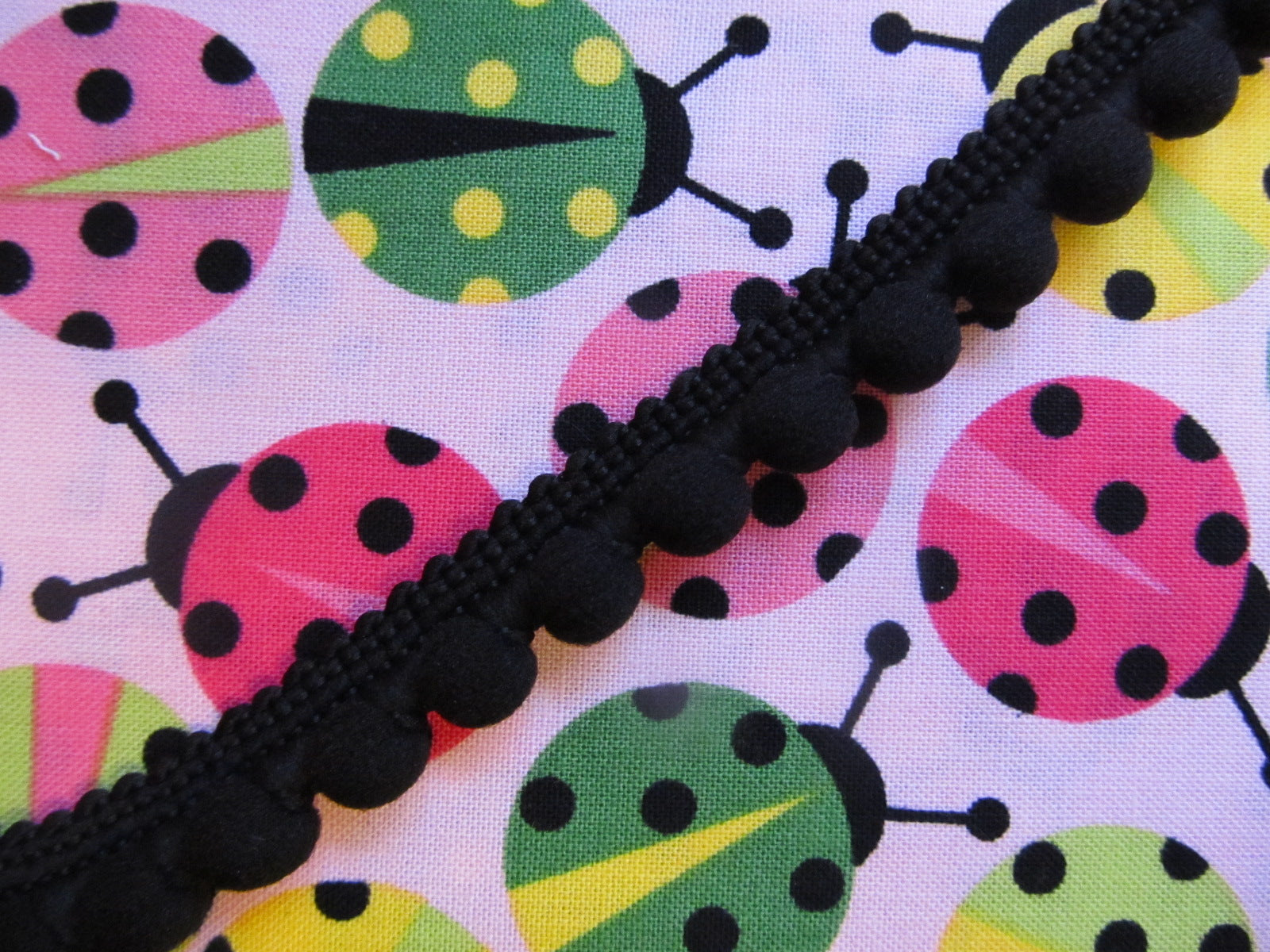 Small Pom Pom Trim with Fixed Bobbles