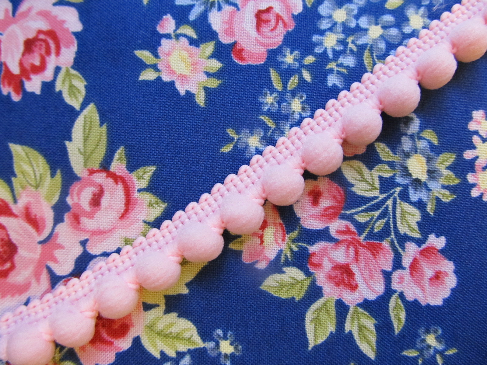 Small Pom Pom Trim with Fixed Bobbles