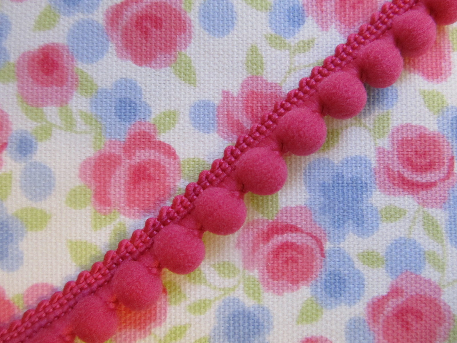 Small Pom Pom Trim with Fixed Bobbles