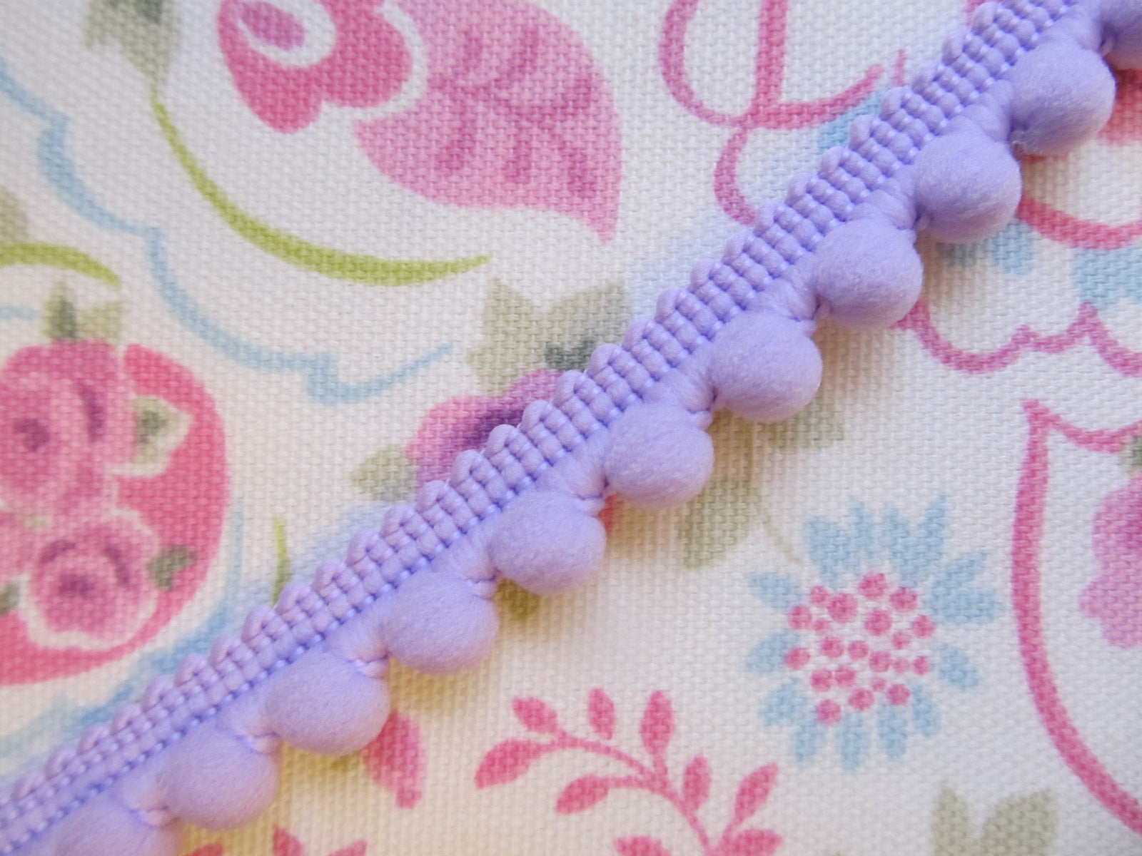 Small Pom Pom Trim with Fixed Bobbles