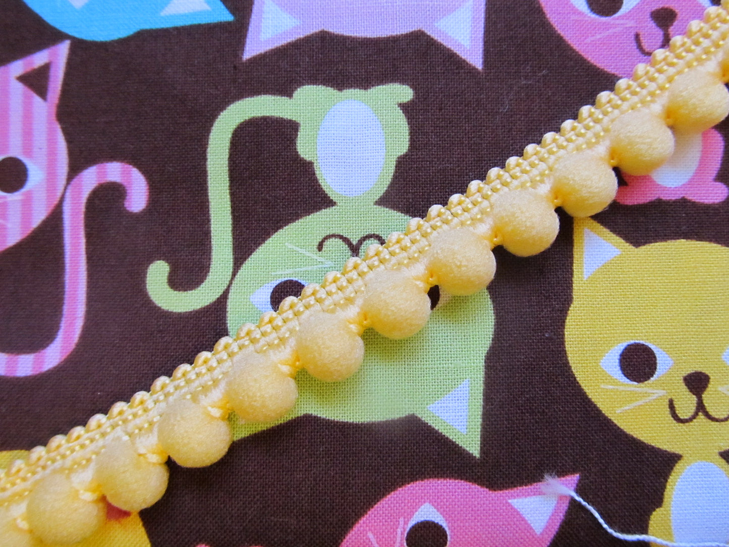 Small Pom Pom Trim with Fixed Bobbles