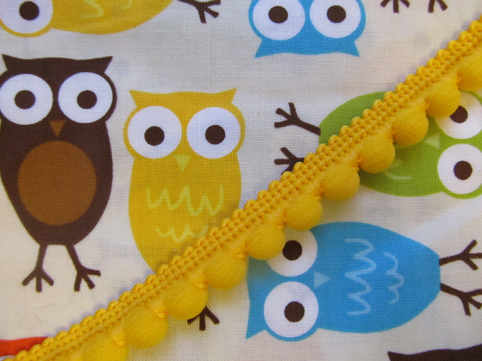 Small Pom Pom Trim with Fixed Bobbles