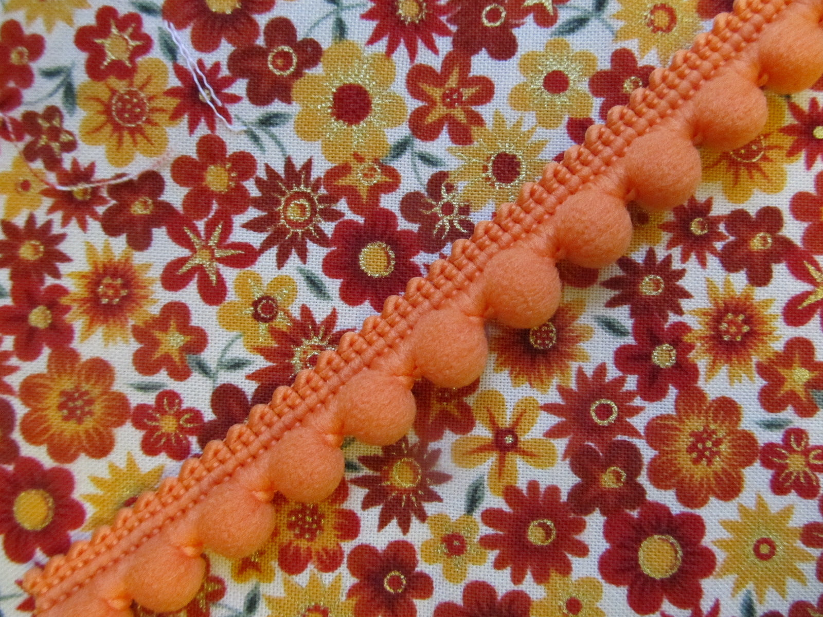 Small Pom Pom Trim with Fixed Bobbles