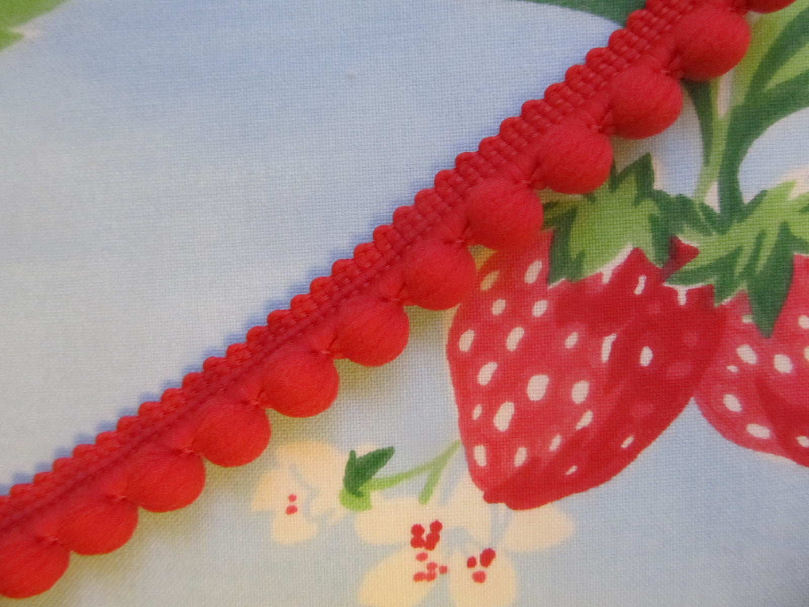 Small Pom Pom Trim with Fixed Bobbles
