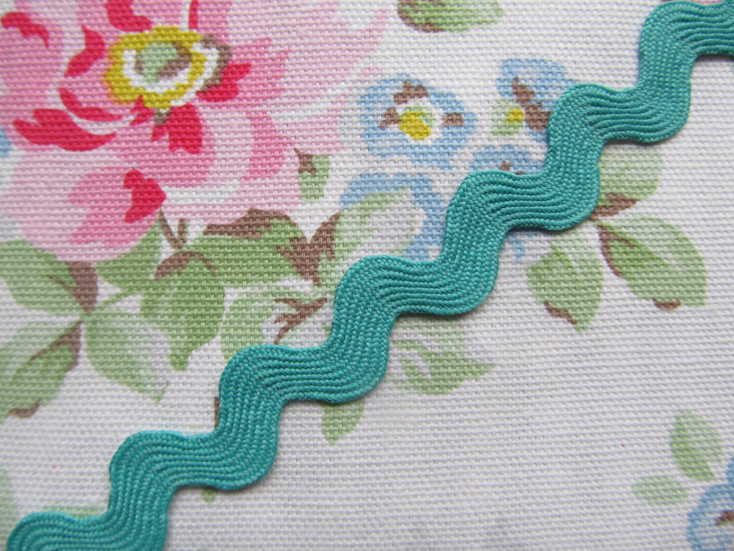 Jumbo Ric Rac Trim - 3 Metre Length