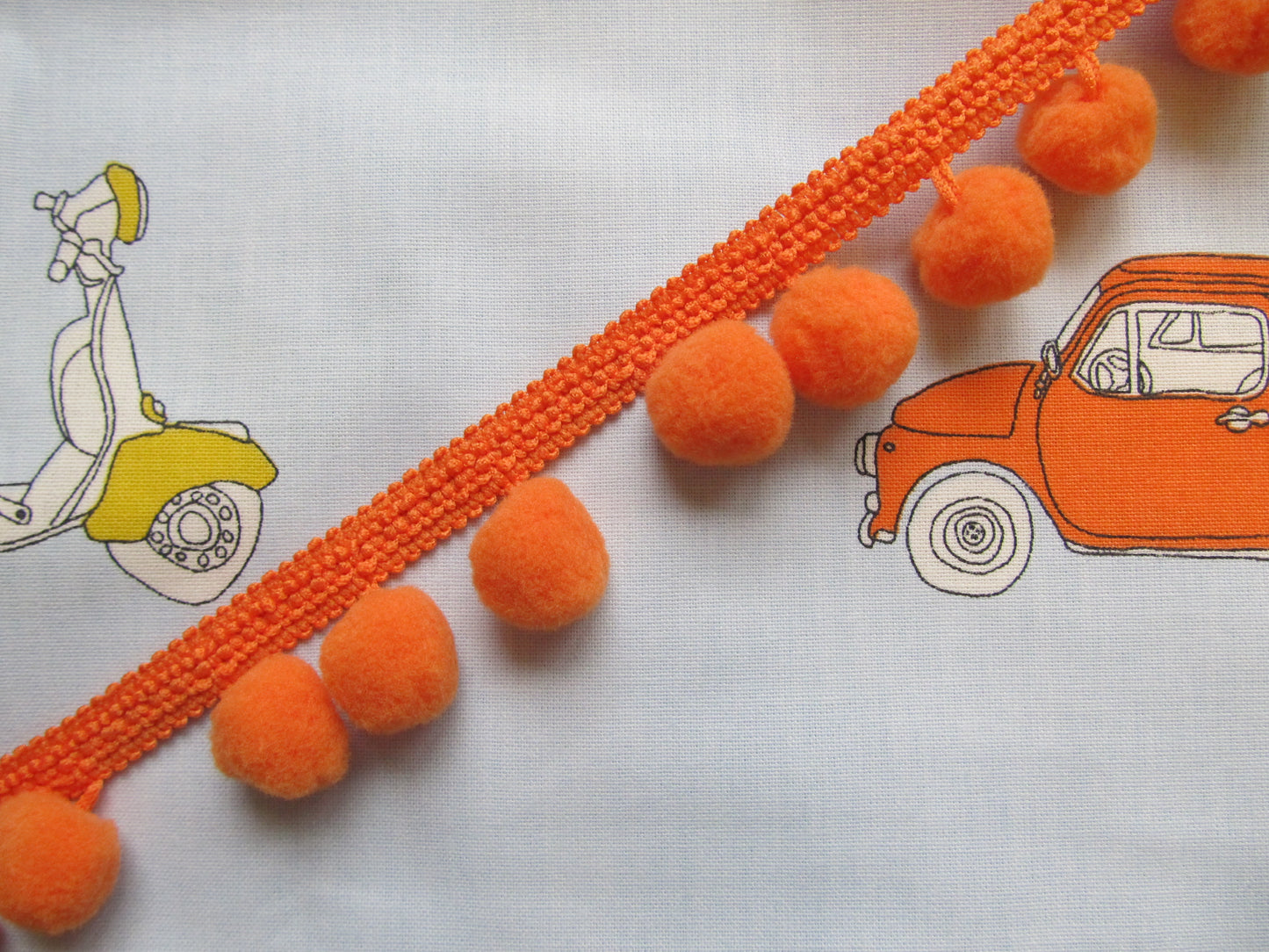 Jumbo Pom Pom Trim