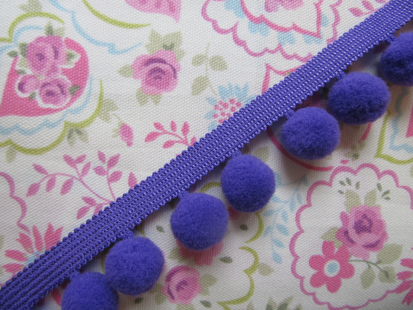 Jumbo Pom Pom Trim