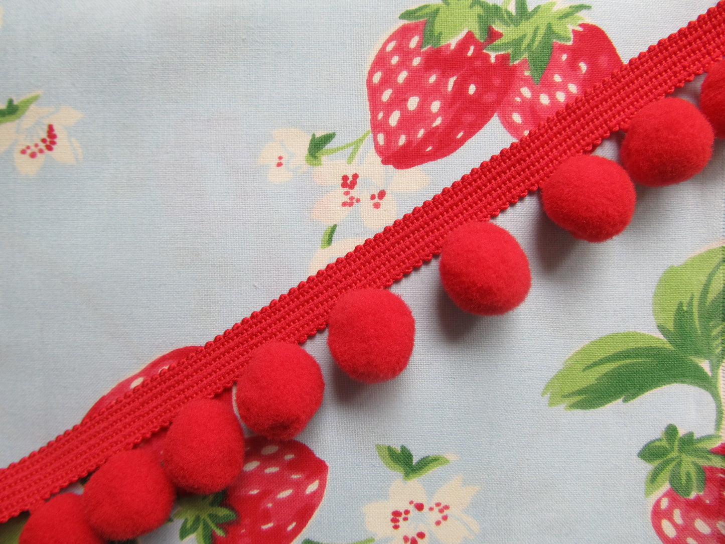 Jumbo Pom Pom Trim