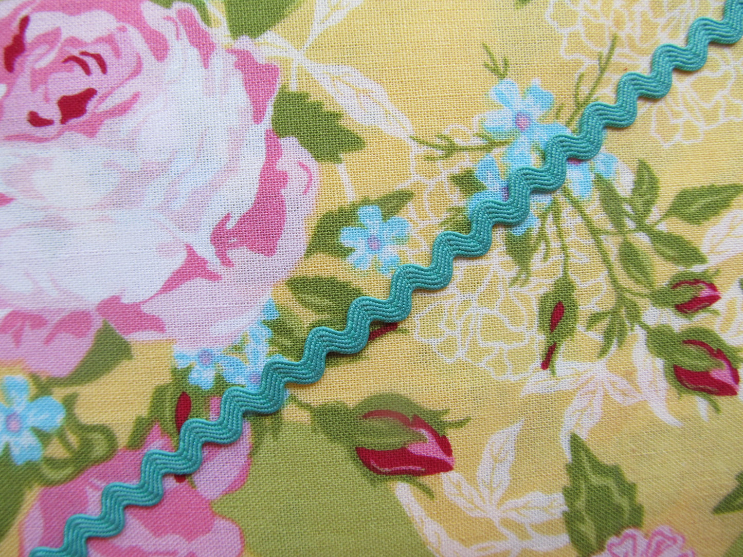 Small/Medium Ric Rac Trim - 3 Metre Length