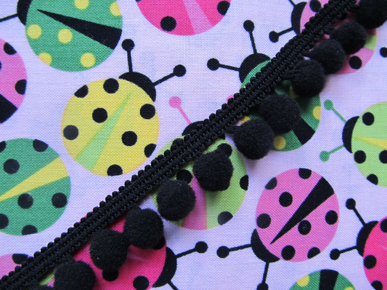 Medium Pom Pom Trim