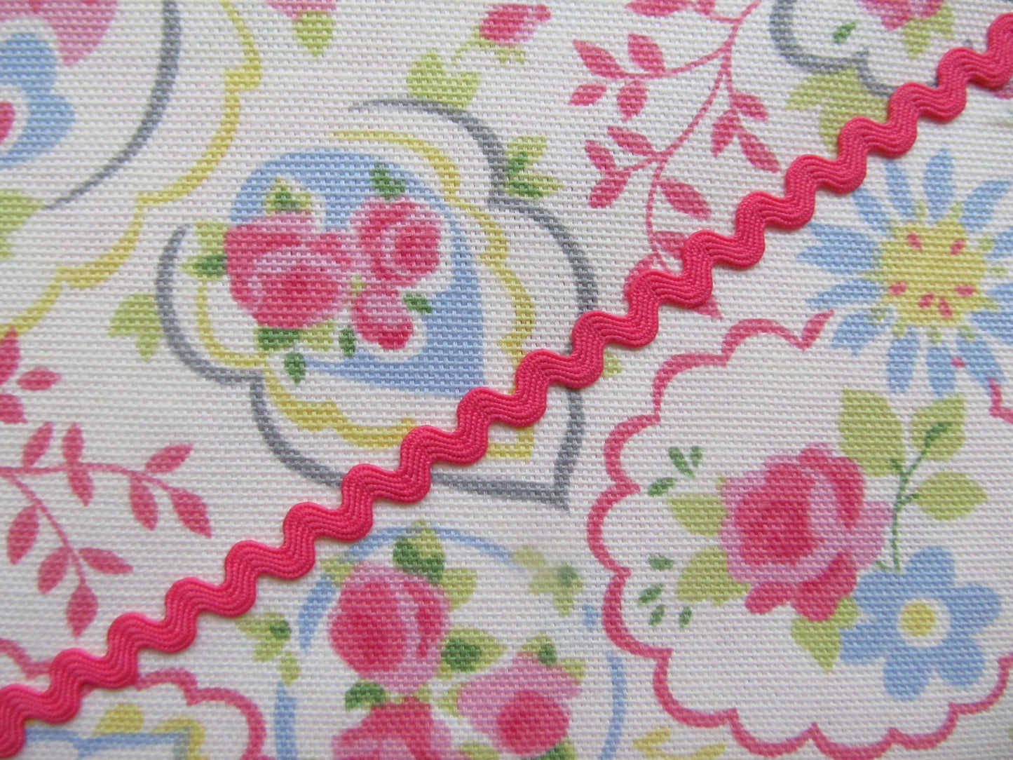 Small/Medium Ric Rac Trim - 3 Metre Length