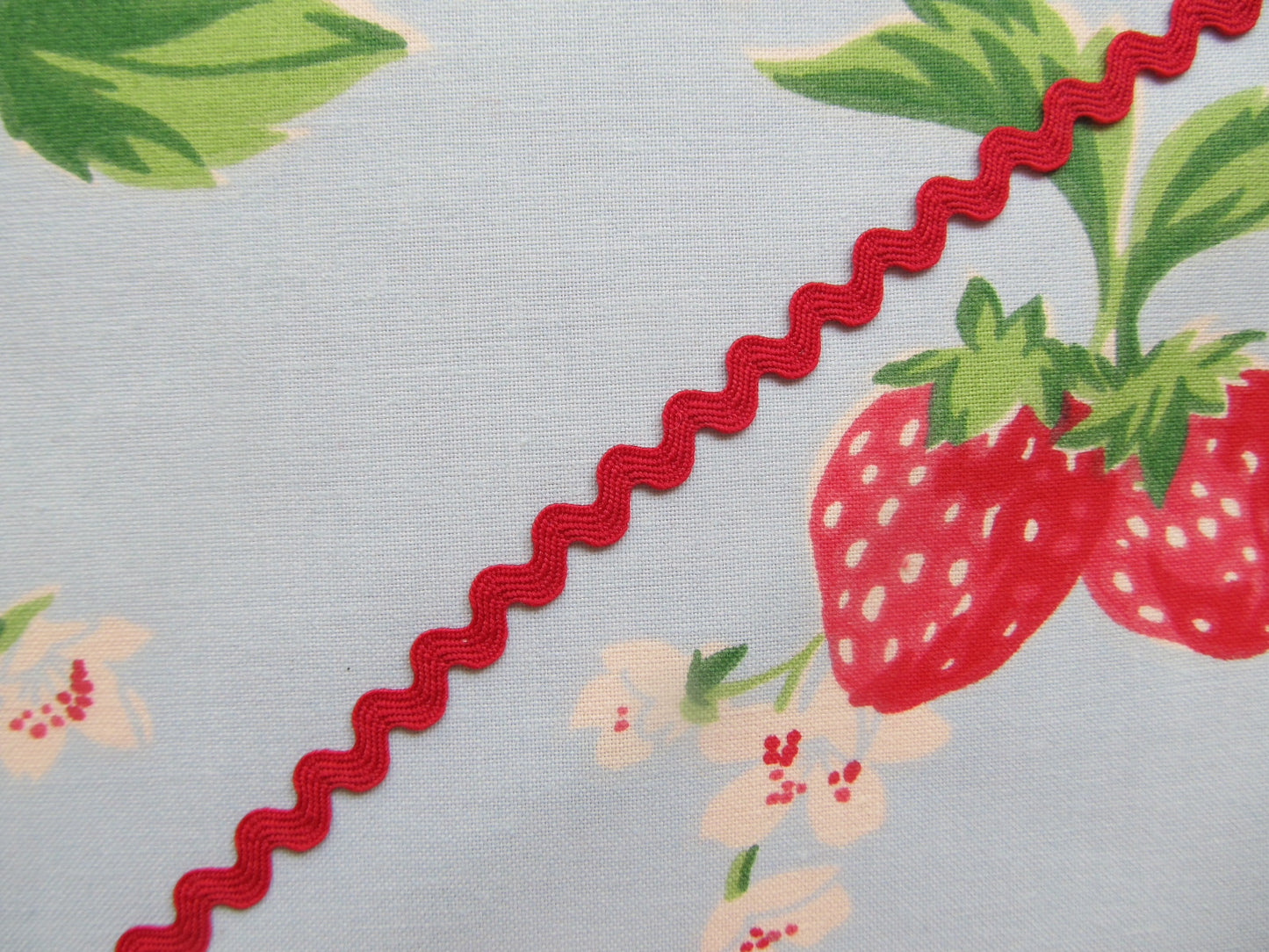 Small/Medium Ric Rac Trim - 3 Metre Length