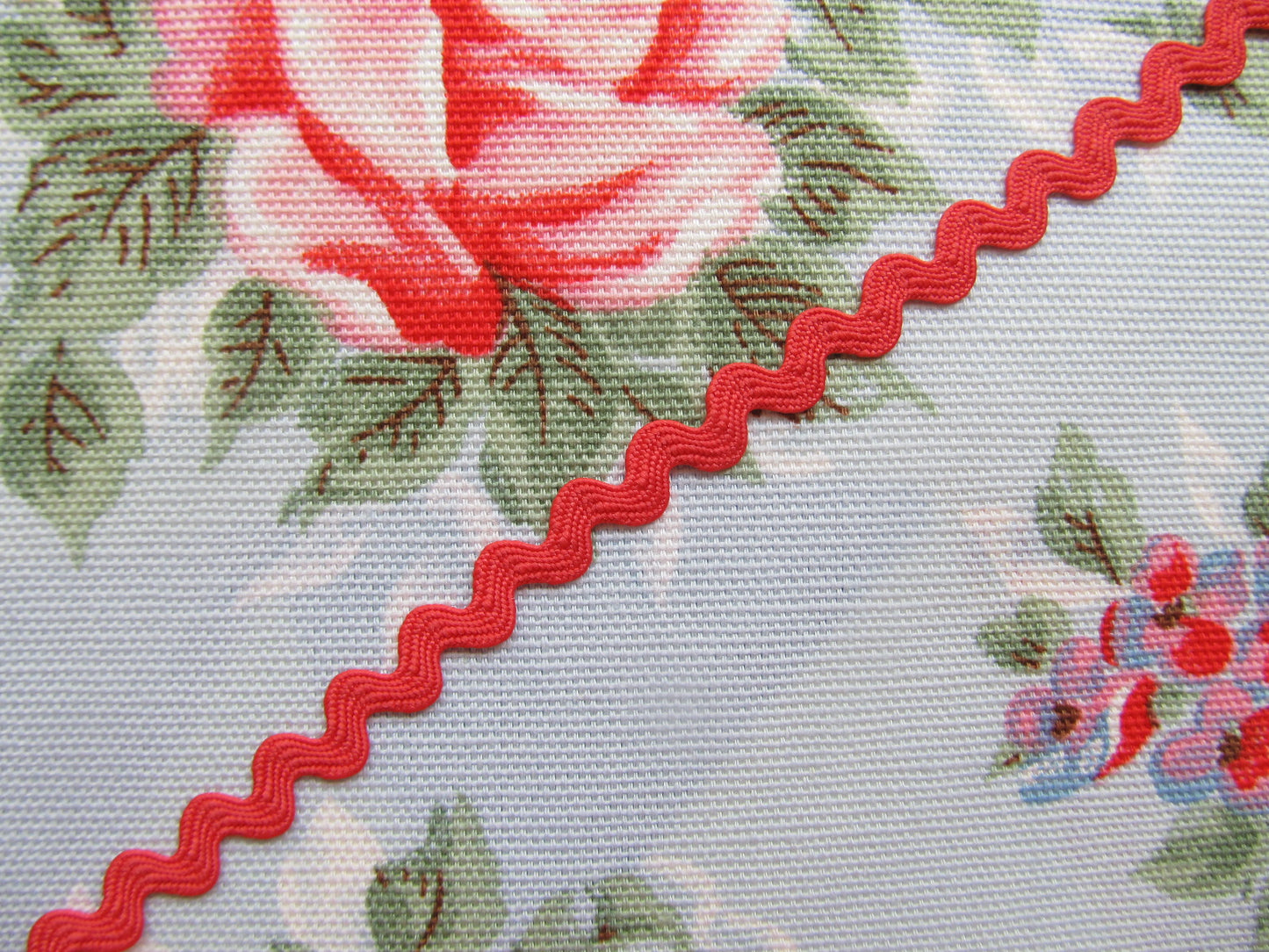Small/Medium Ric Rac Trim - 3 Metre Length