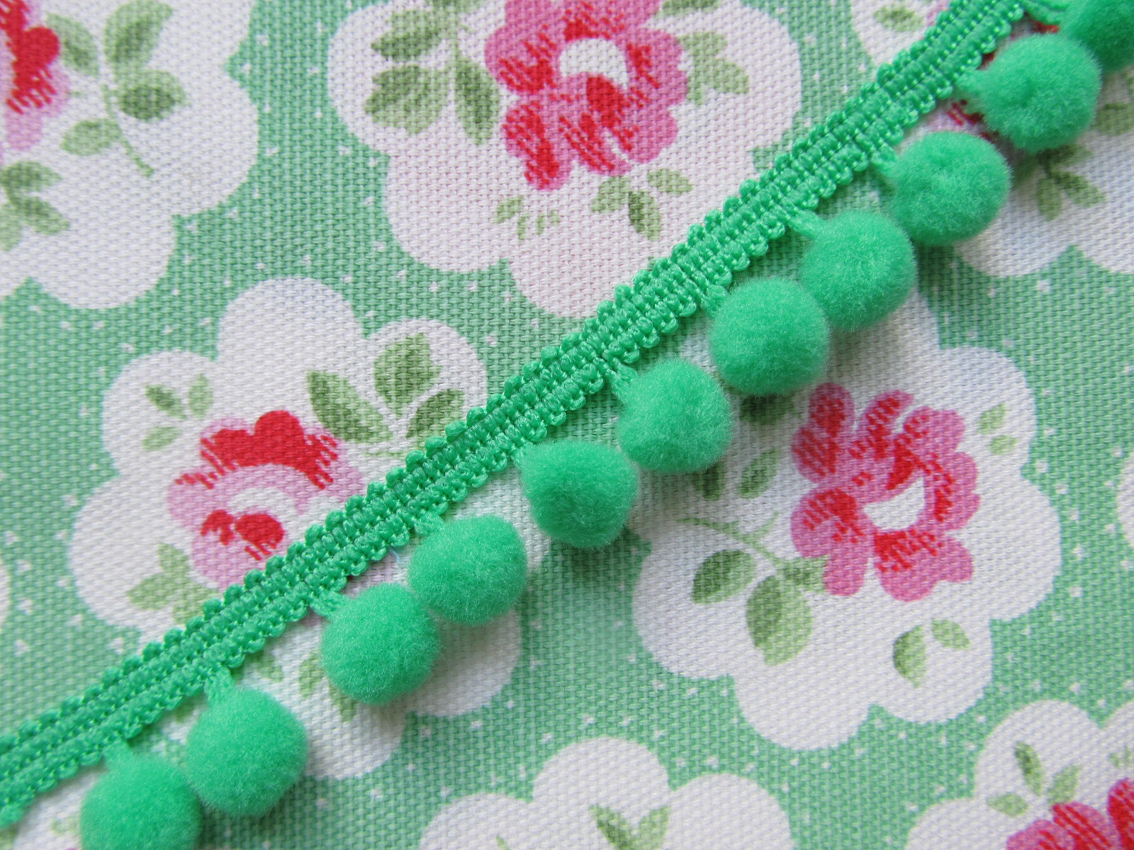 Medium Pom Pom Trim