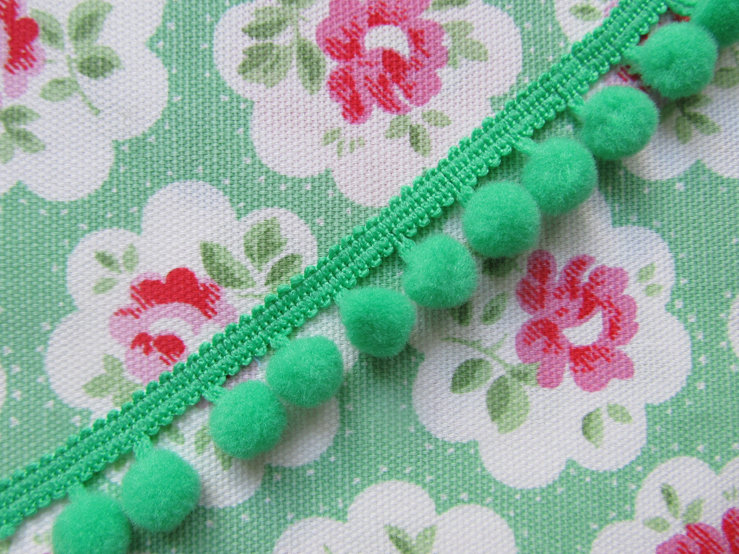 Medium Pom Pom Trim