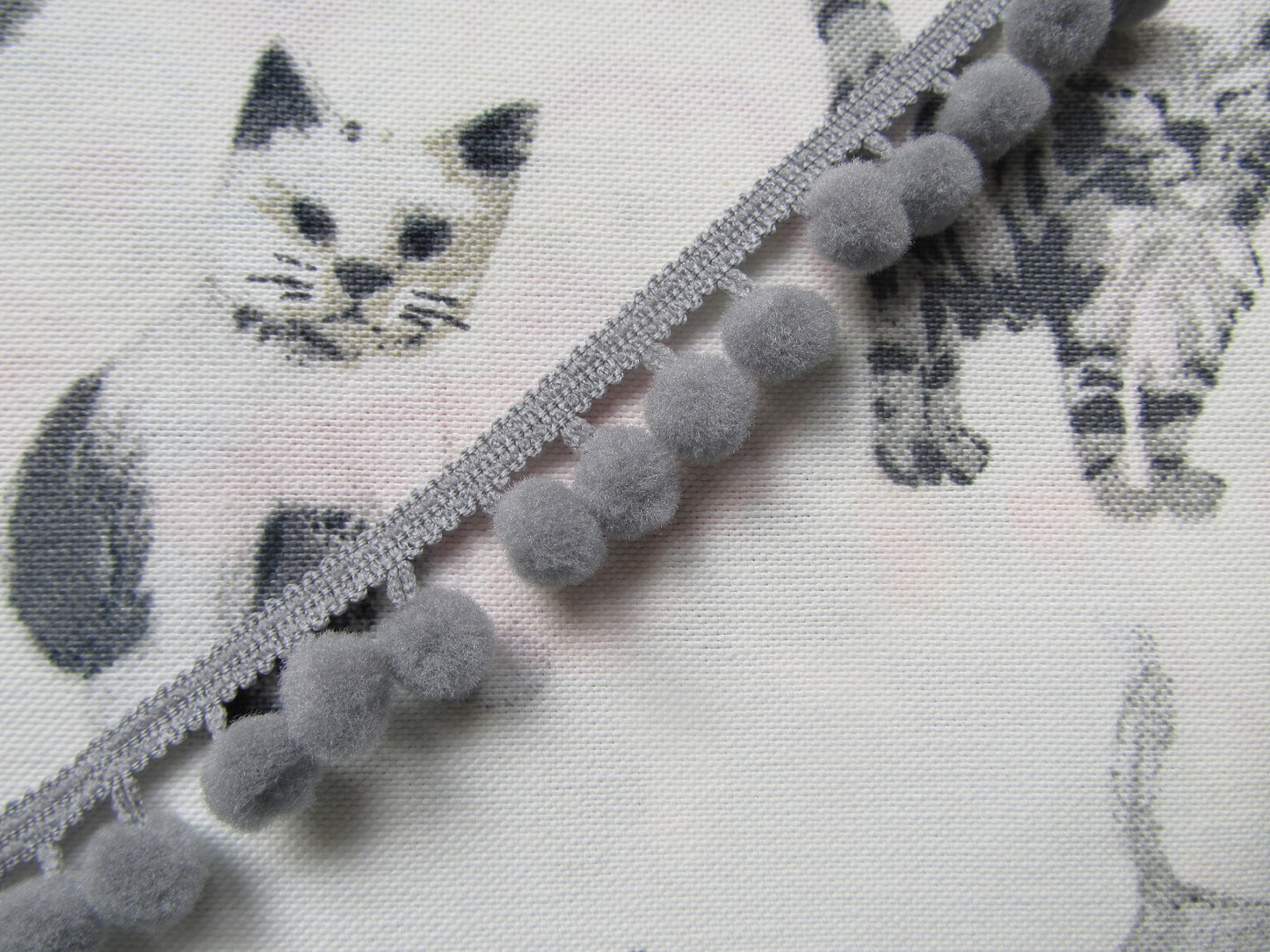 Medium Pom Pom Trim