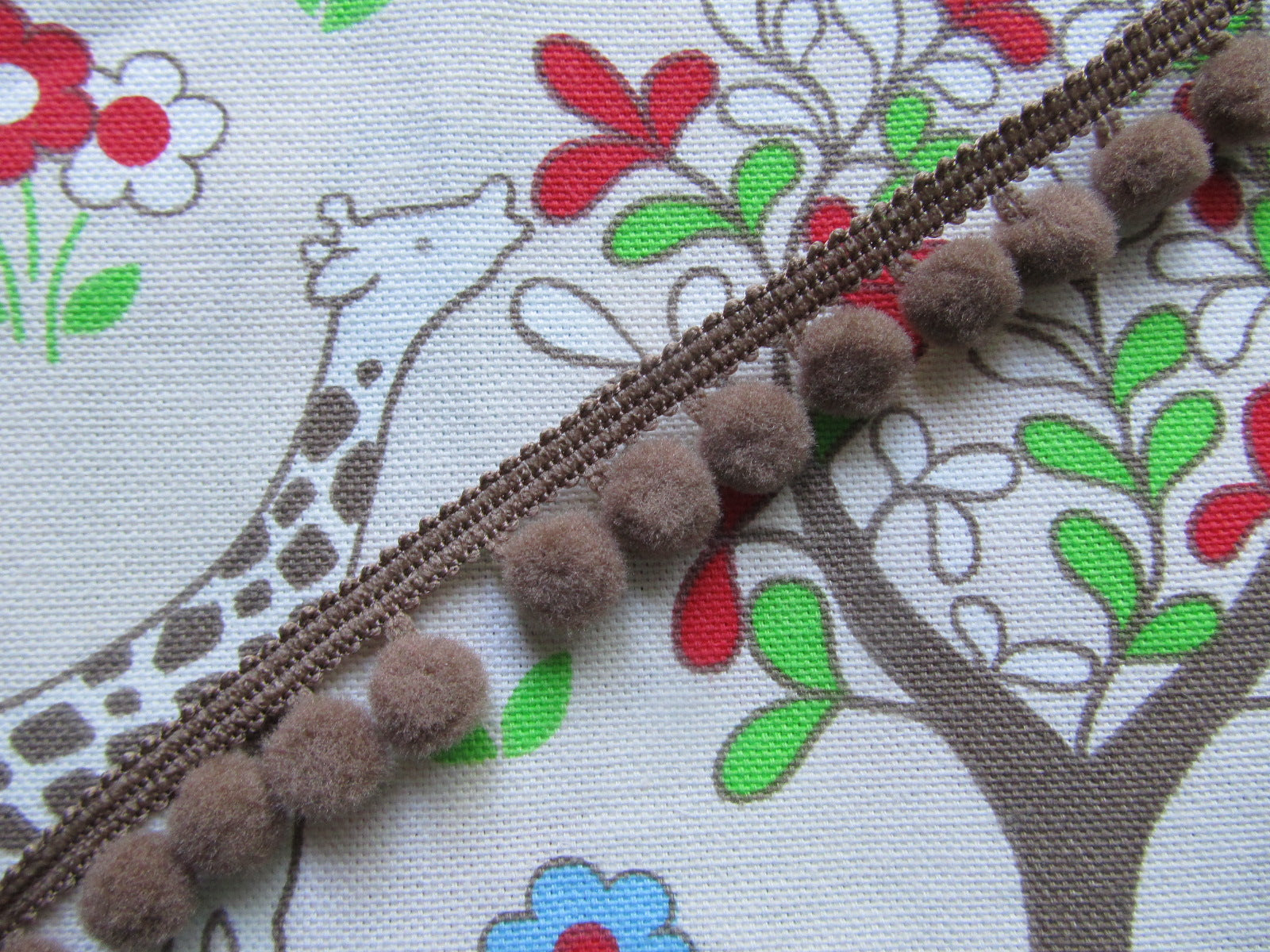Medium Pom Pom Trim