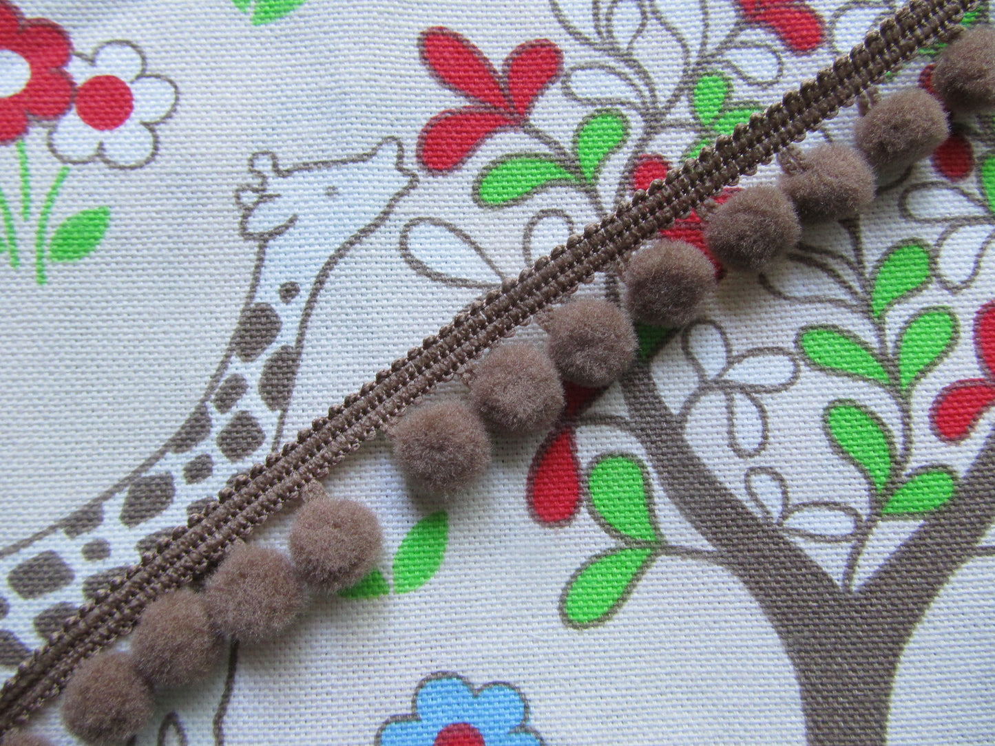 Medium Pom Pom Trim