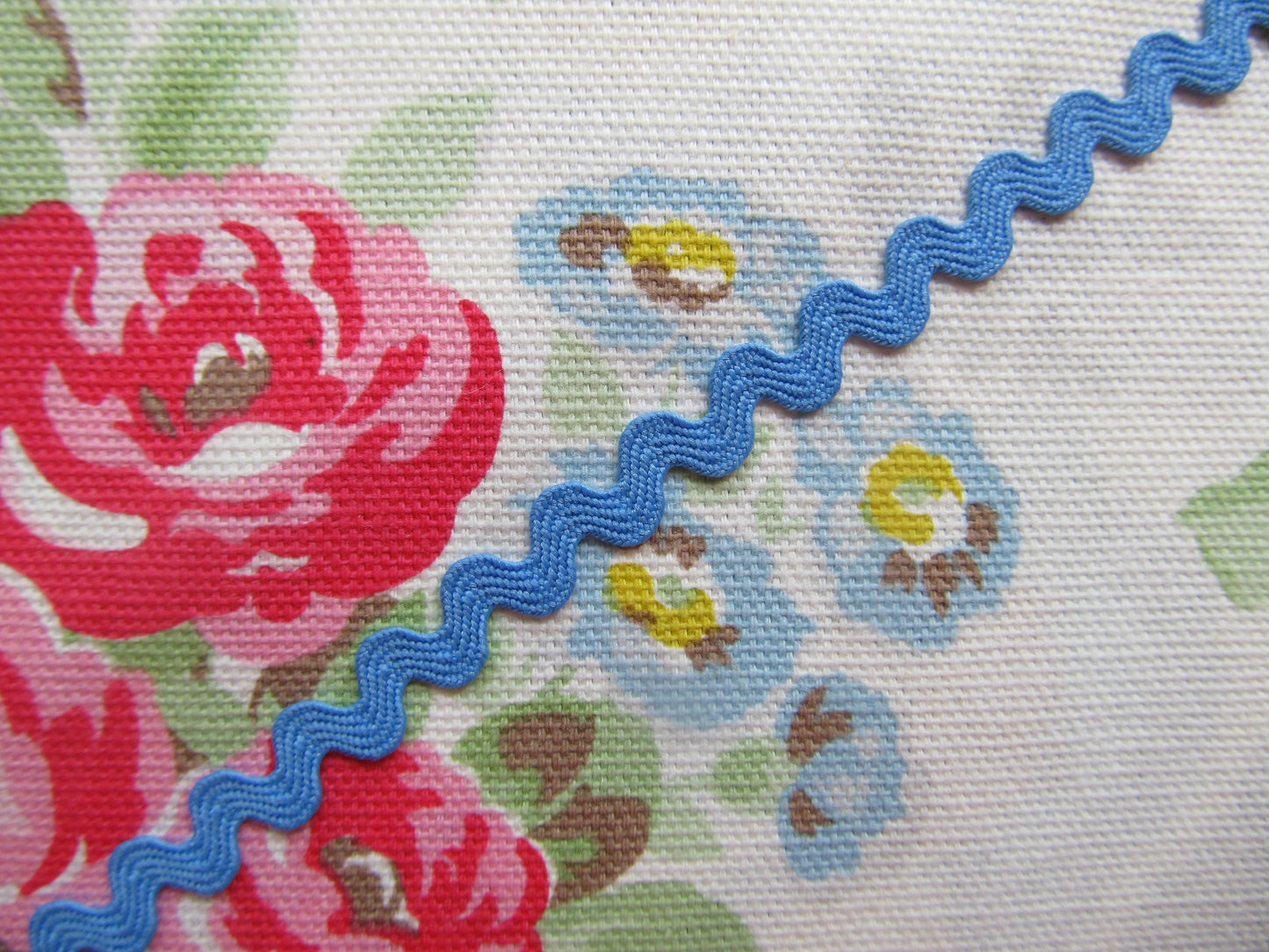 Small/Medium Ric Rac Trim - 3 Metre Length