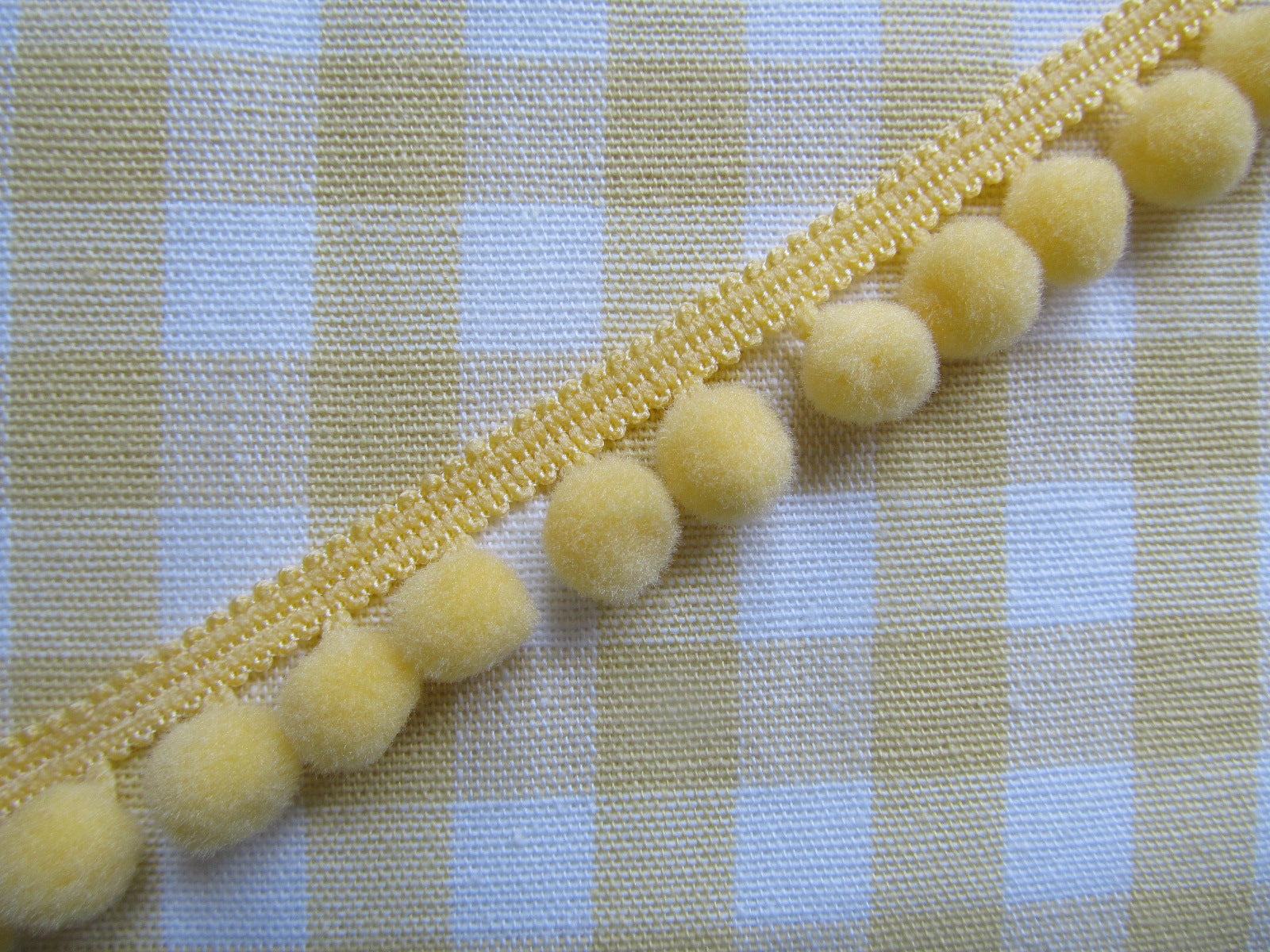Medium Pom Pom Trim