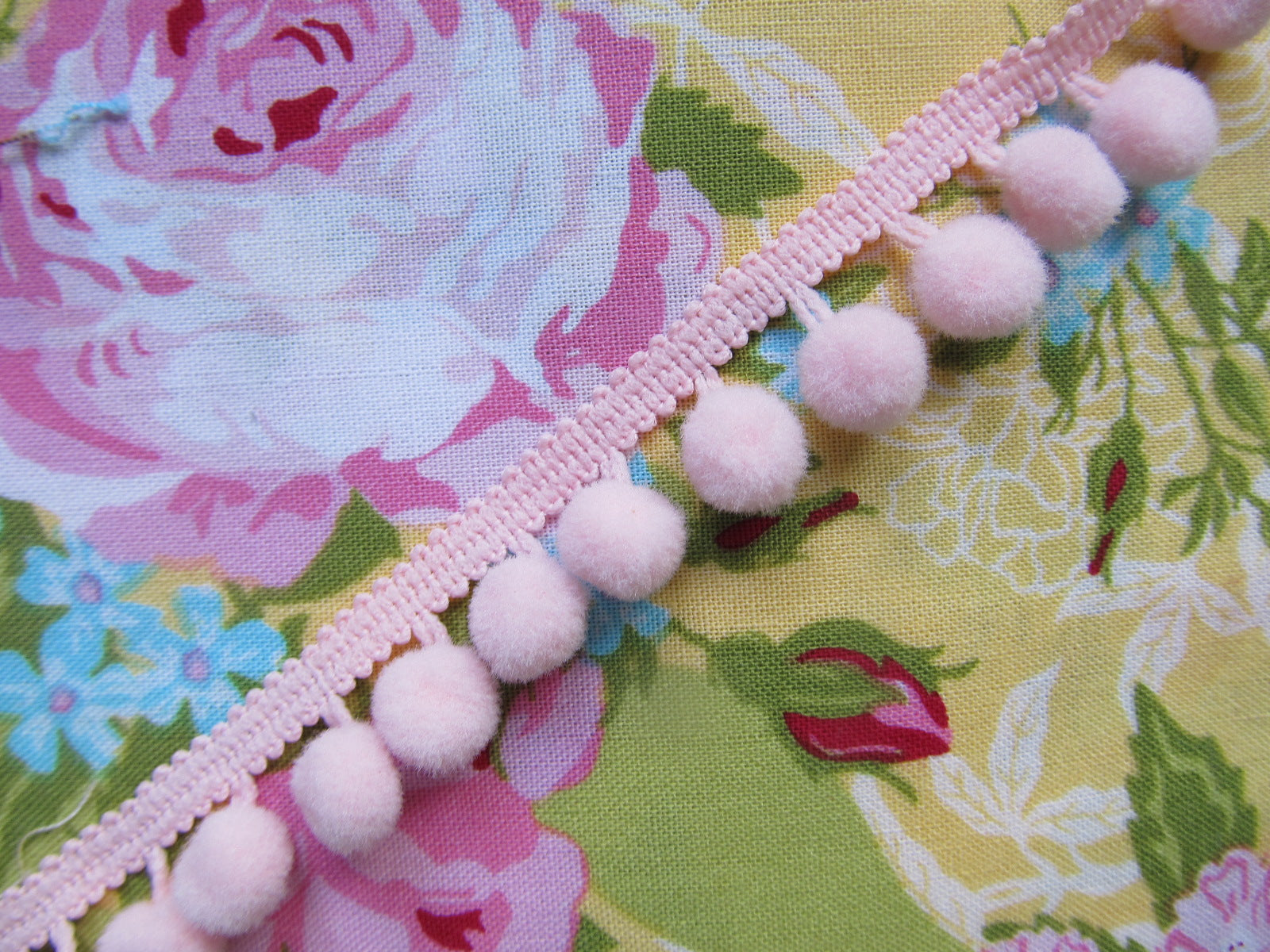 Medium Pom Pom Trim
