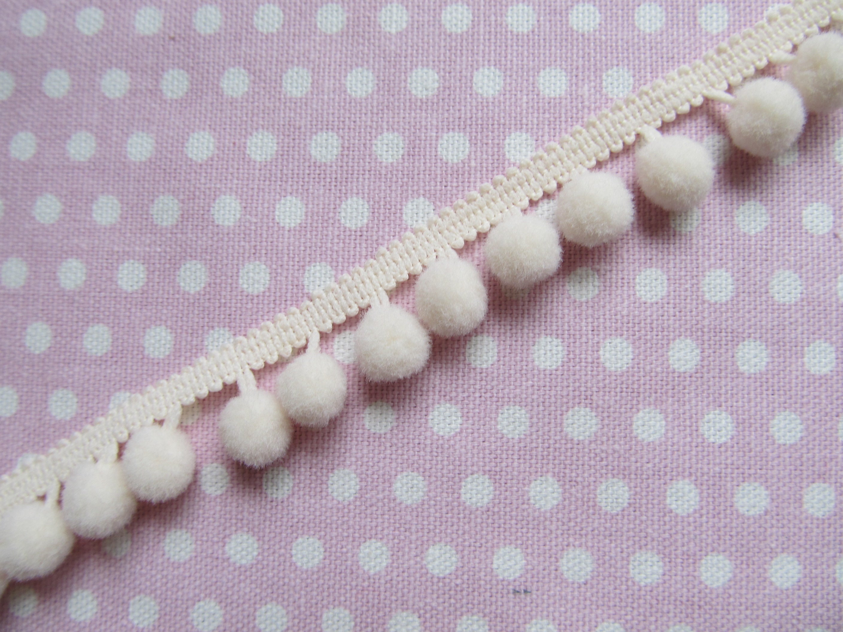 Medium Pom Pom Trim