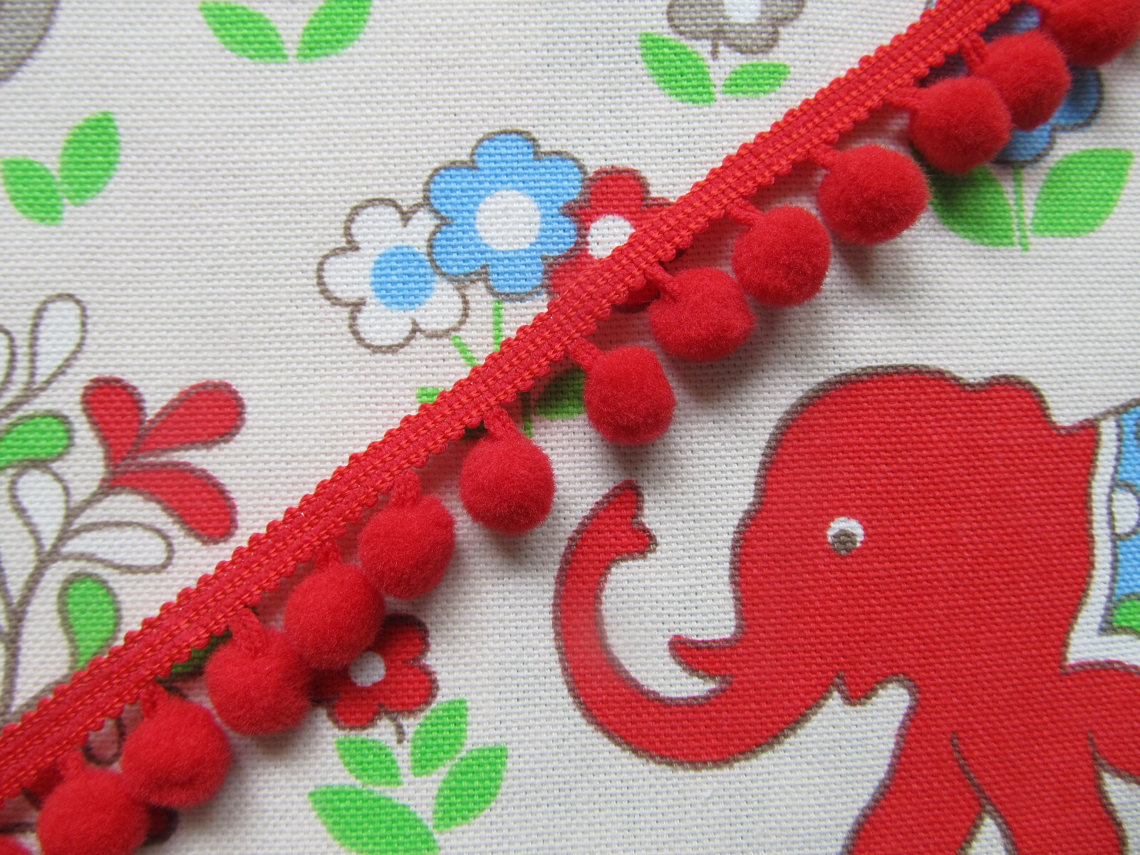 Medium Pom Pom Trim