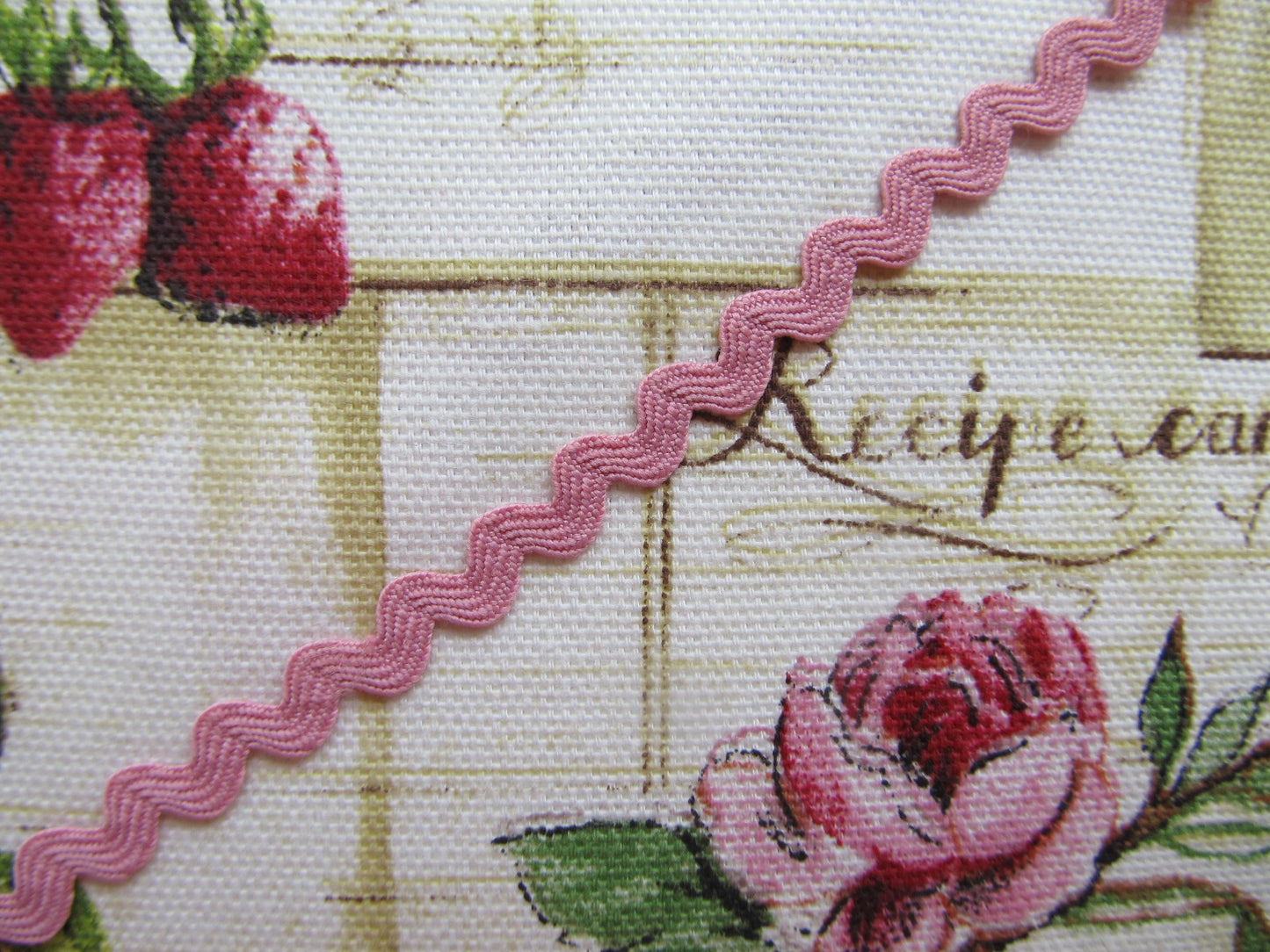 Small/Medium Ric Rac Trim - 3 Metre Length