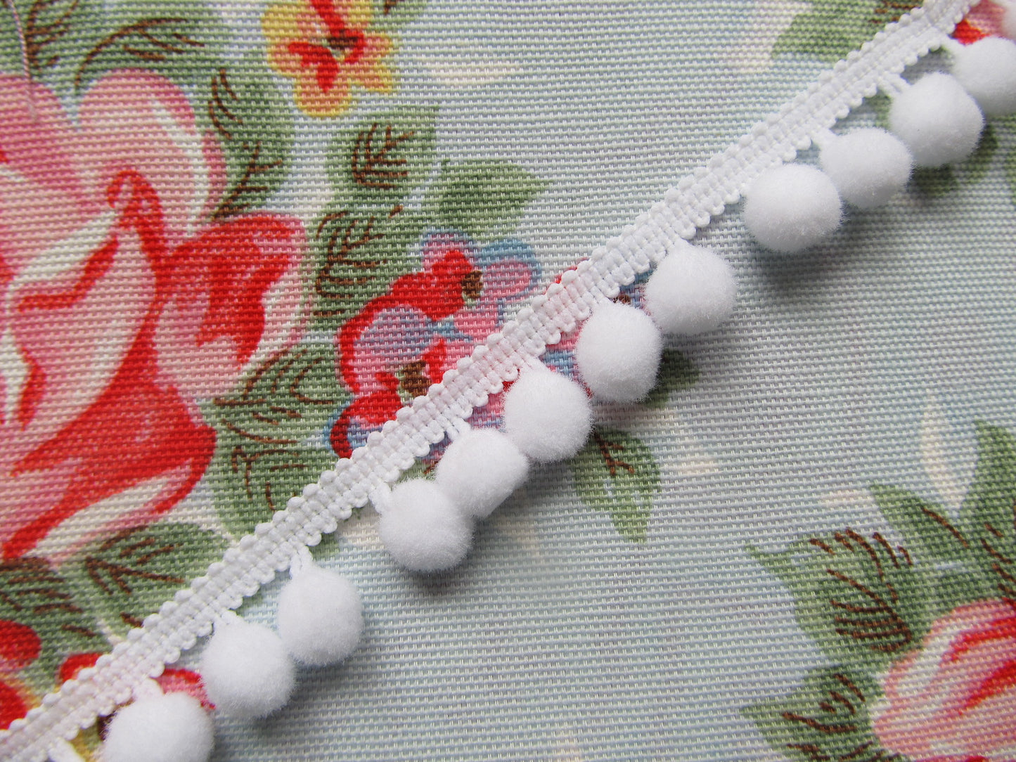 Medium Pom Pom Trim
