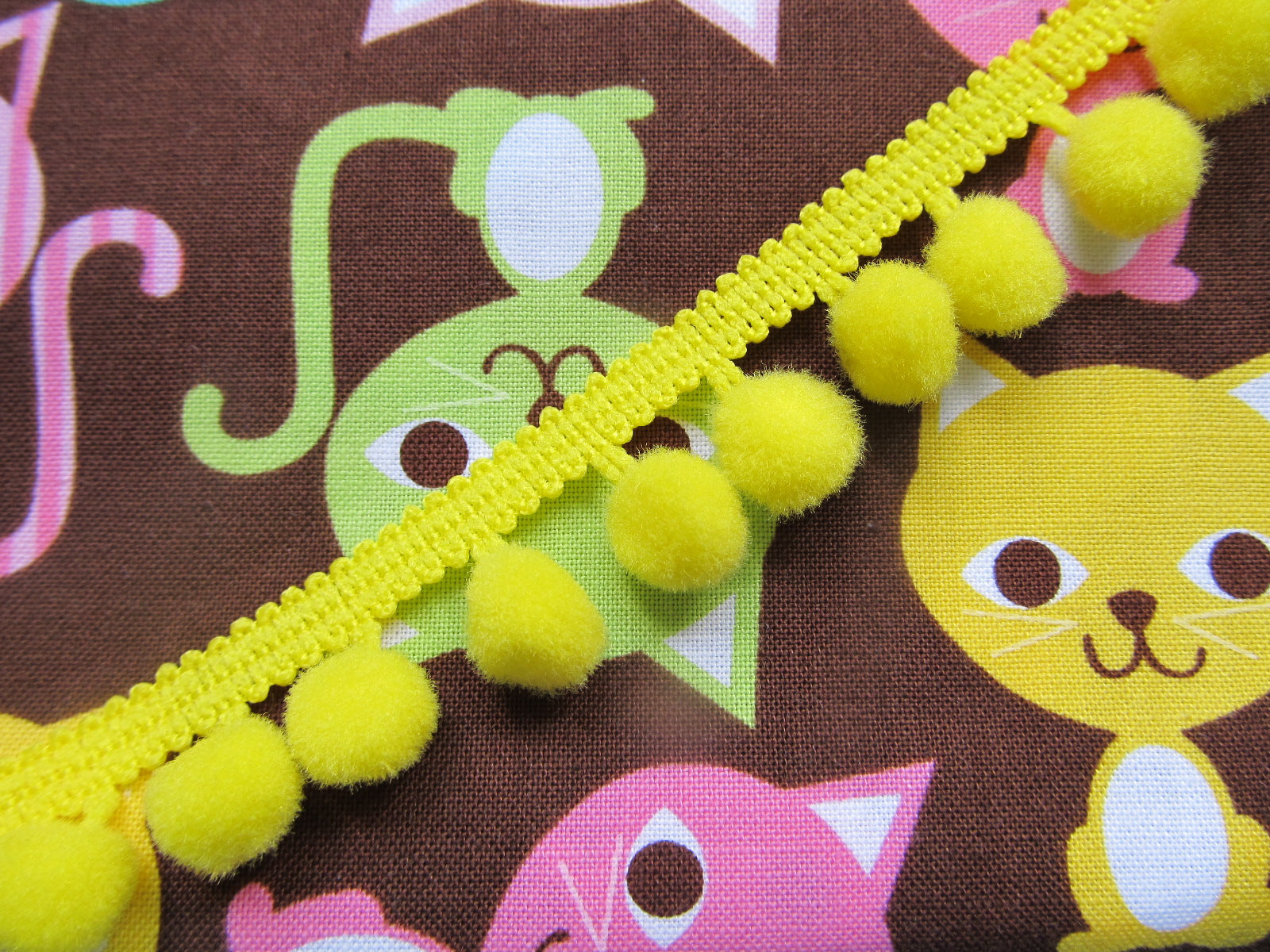 Medium Pom Pom Trim