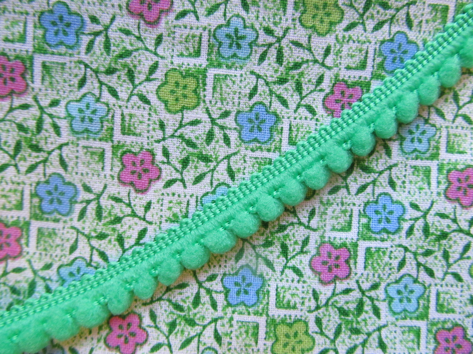 Mini Pom Pom Trim