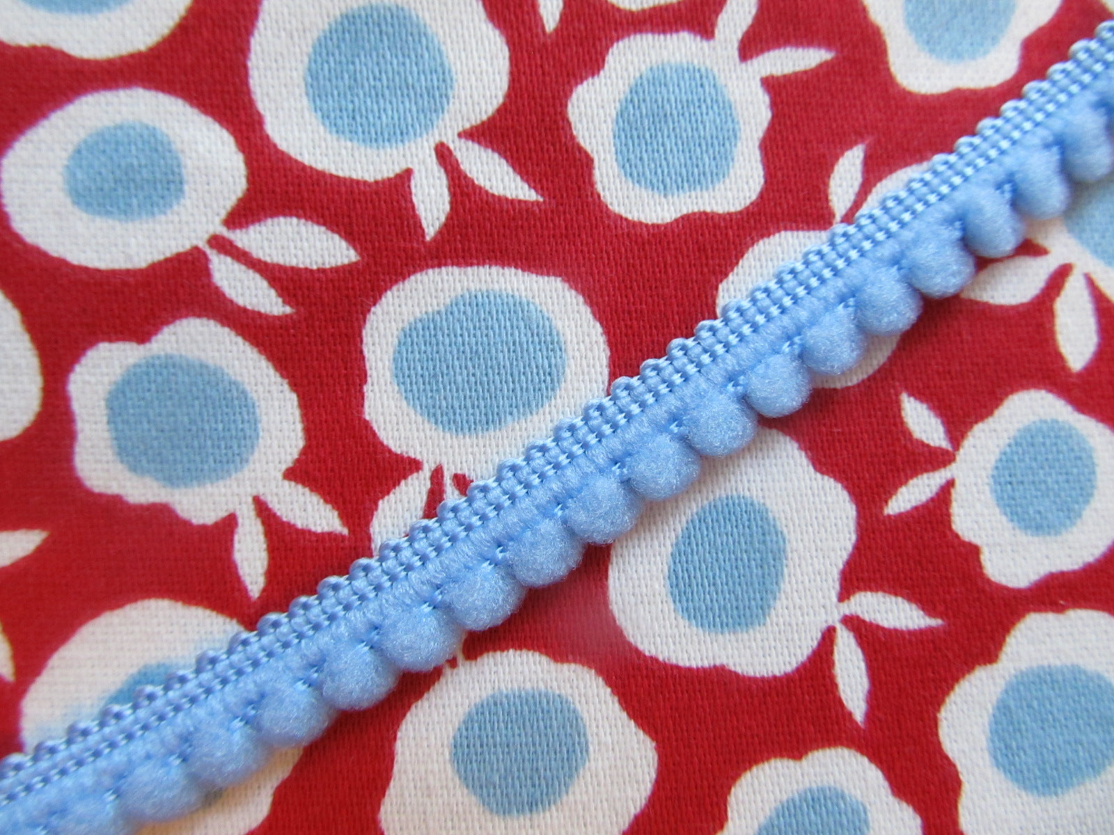 Mini Pom Pom Trim