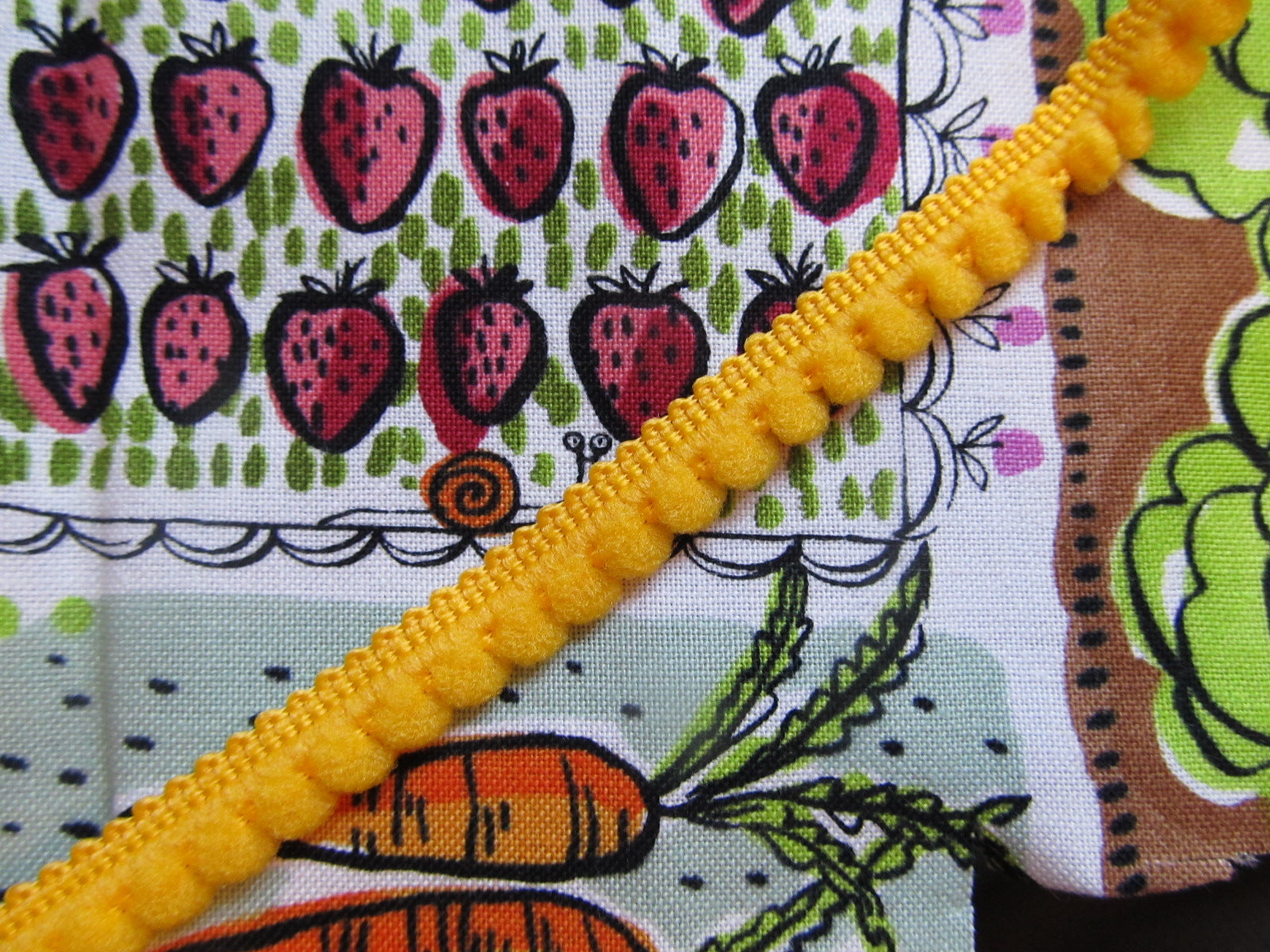 Mini Pom Pom Trim