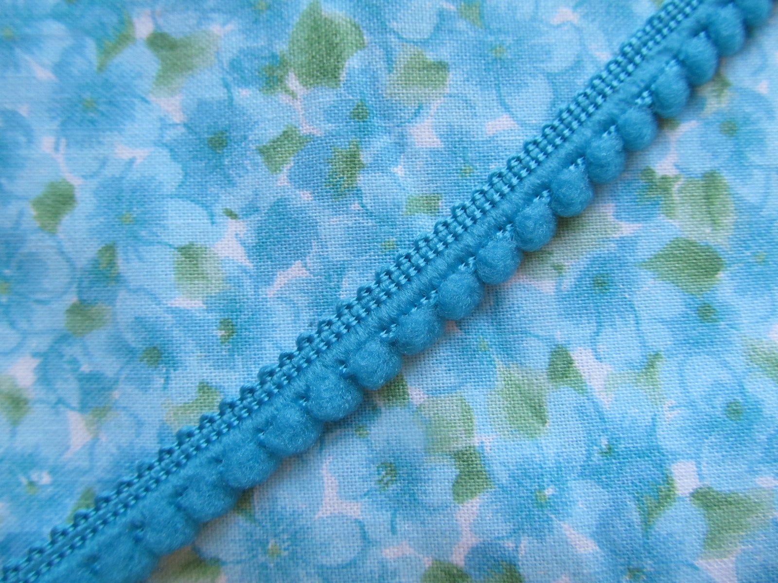 Mini Pom Pom Trim