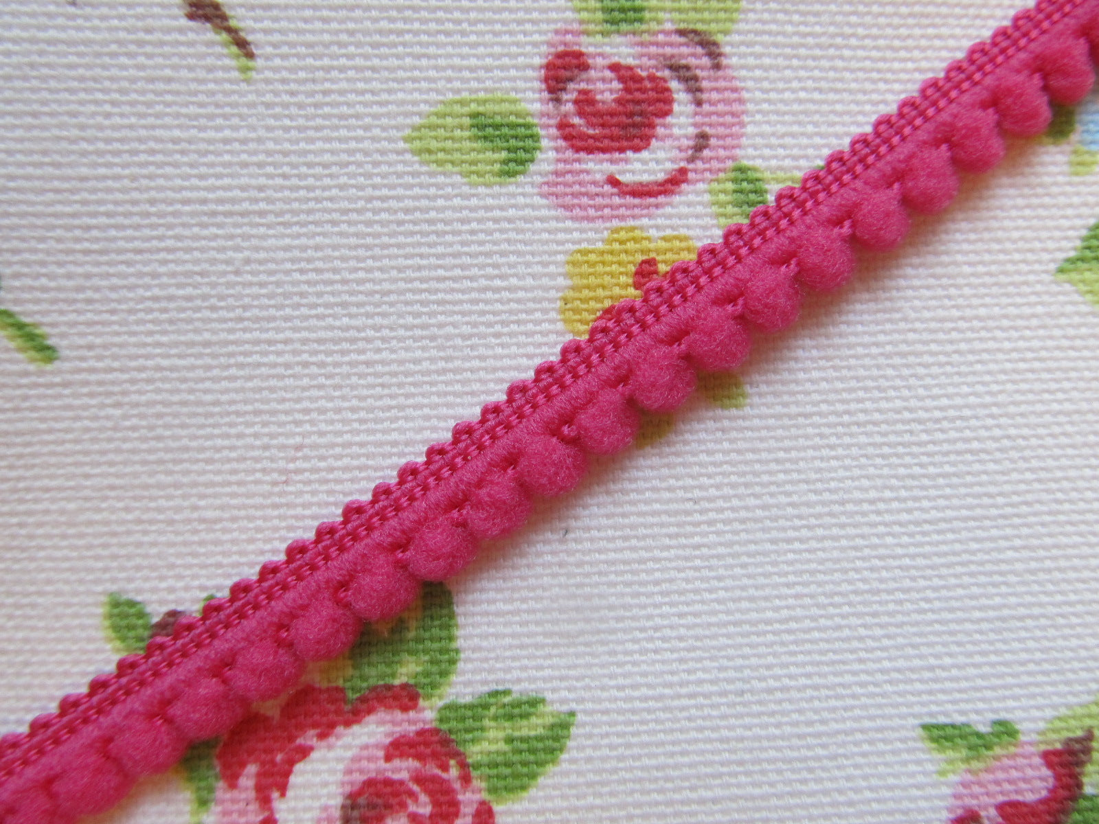 Mini Pom Pom Trim