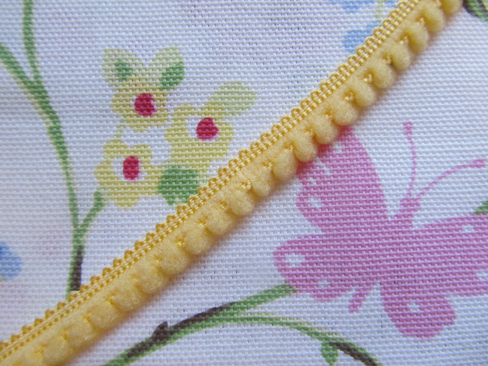 Mini Pom Pom Trim