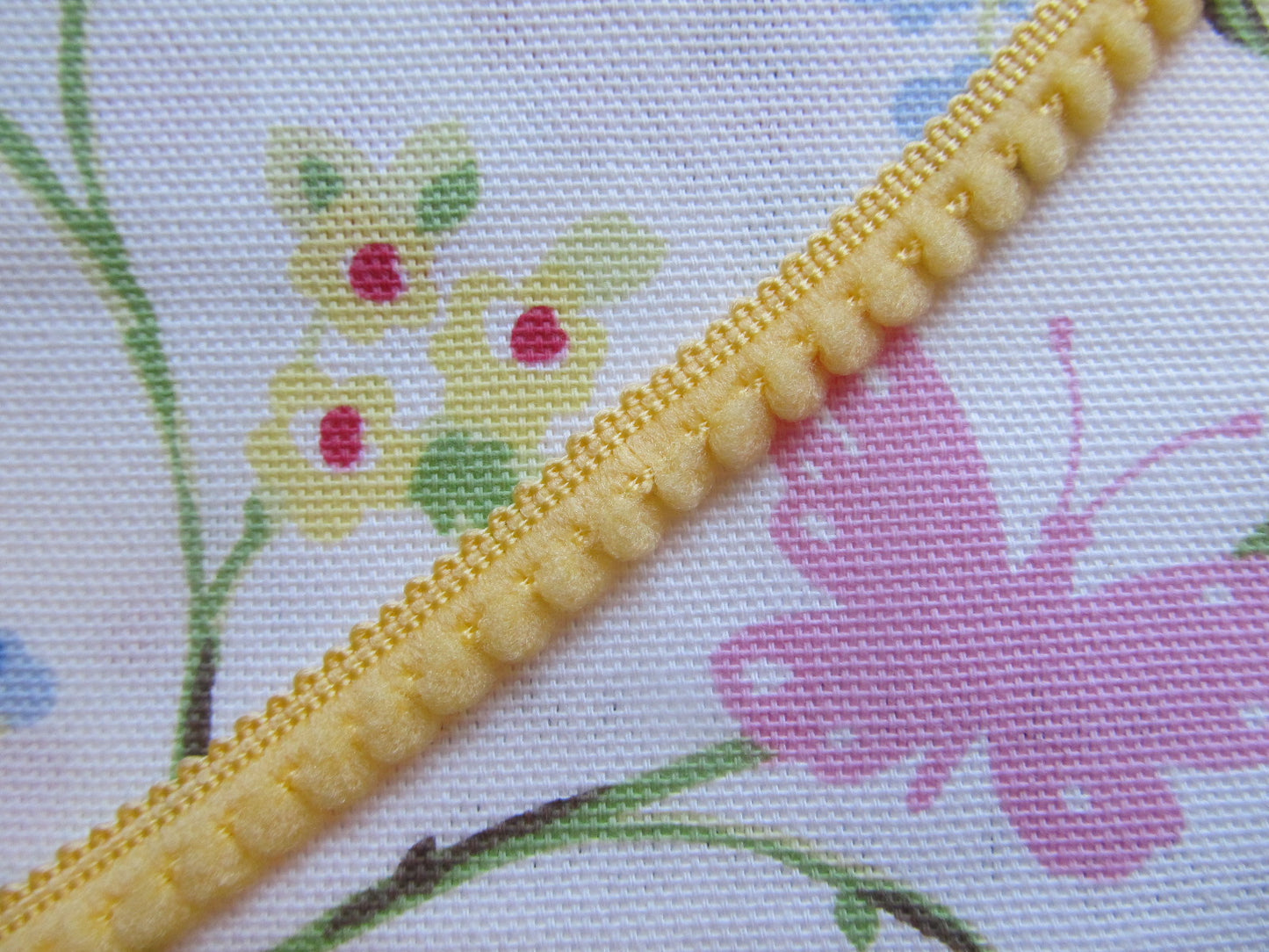 Mini Pom Pom Trim