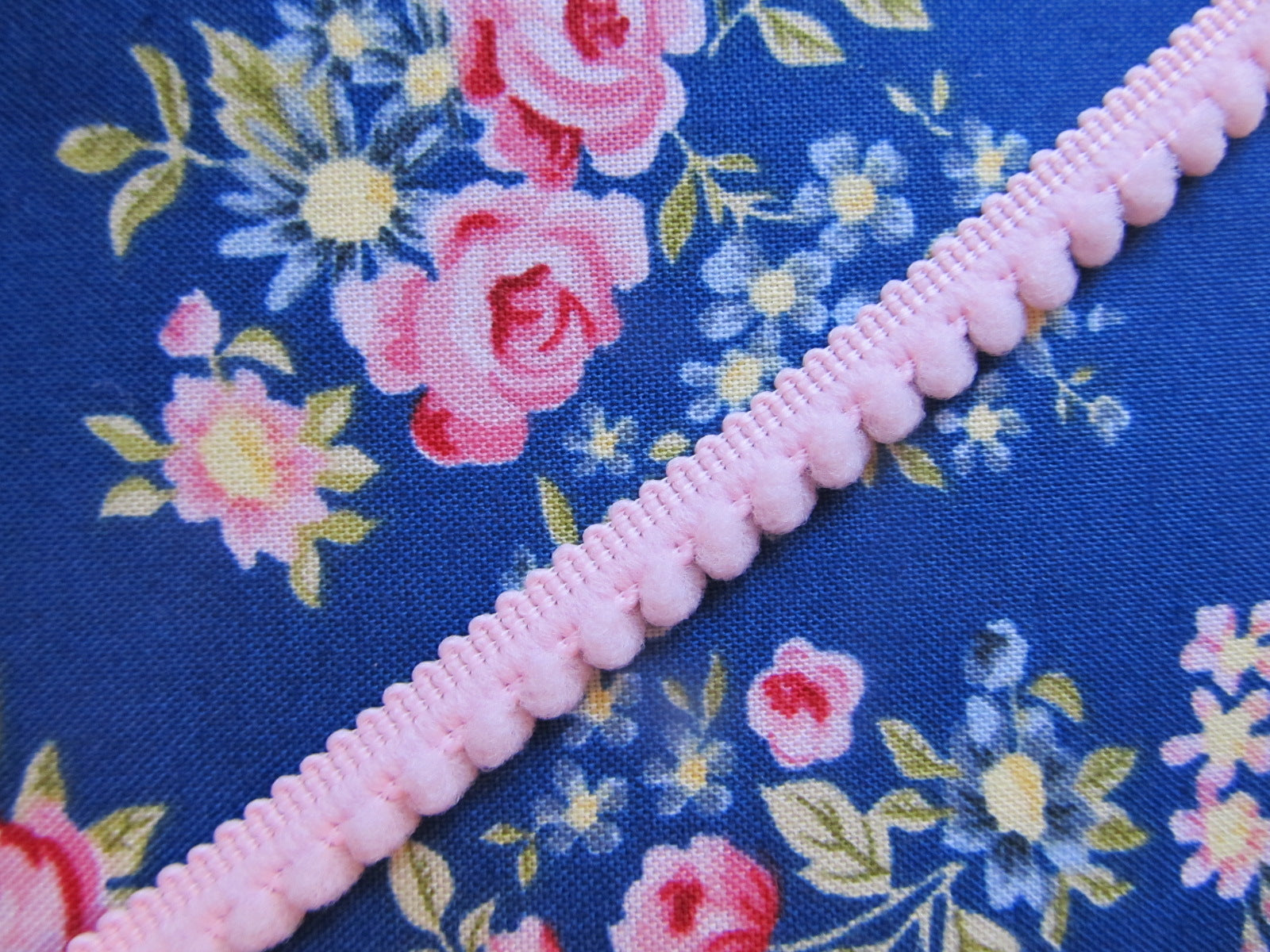 Mini Pom Pom Trim