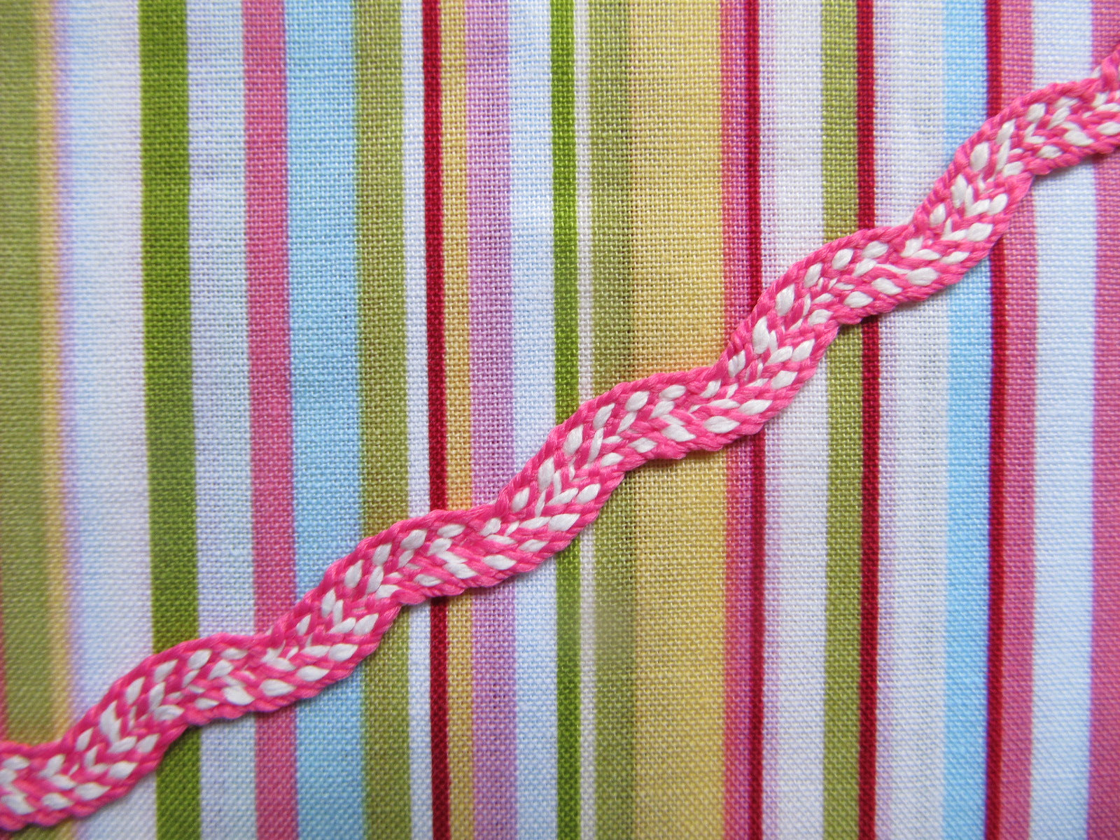 Plaited Vine Ric Rac Trim - 1 Metre