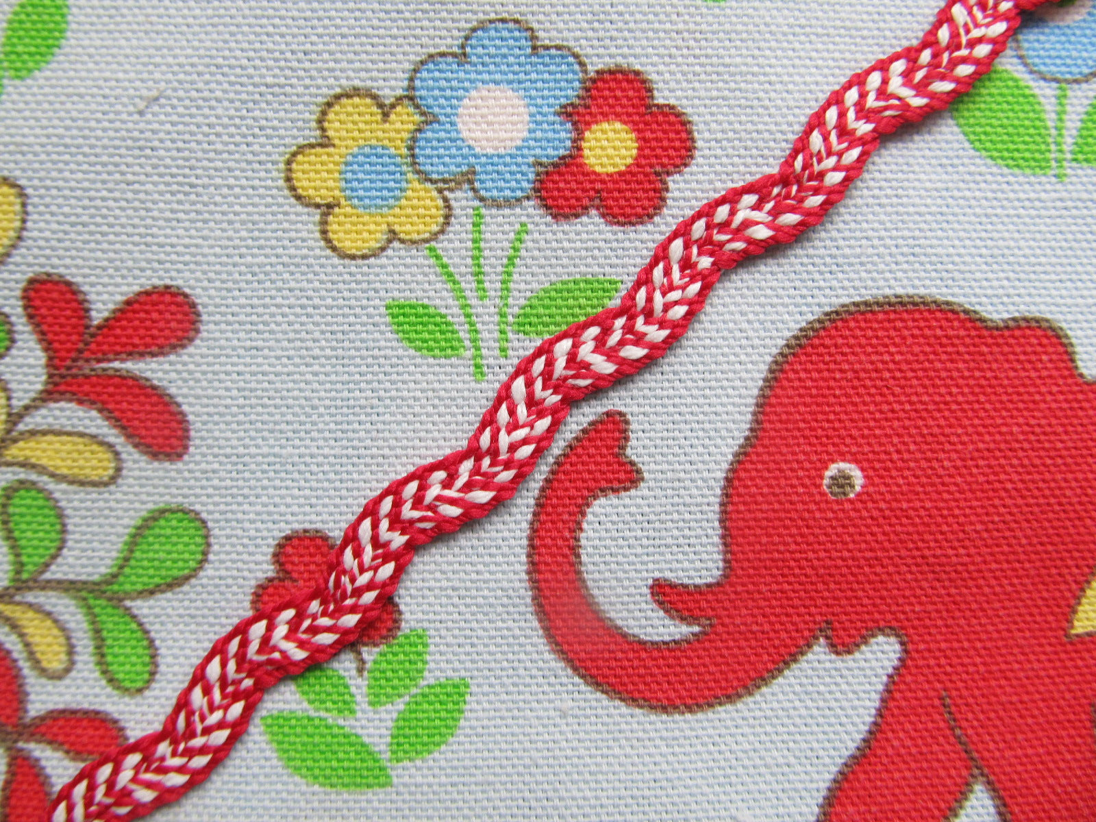 Plaited Vine Ric Rac Trim - 1 Metre