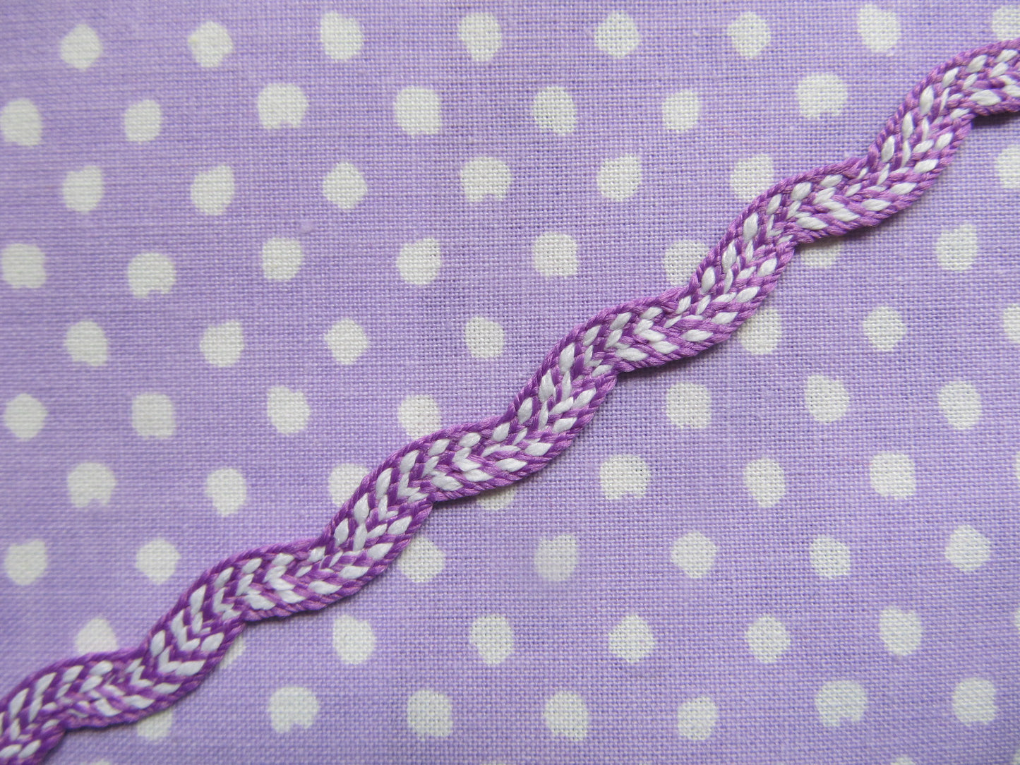 Plaited Vine Ric Rac Trim - 1 Metre