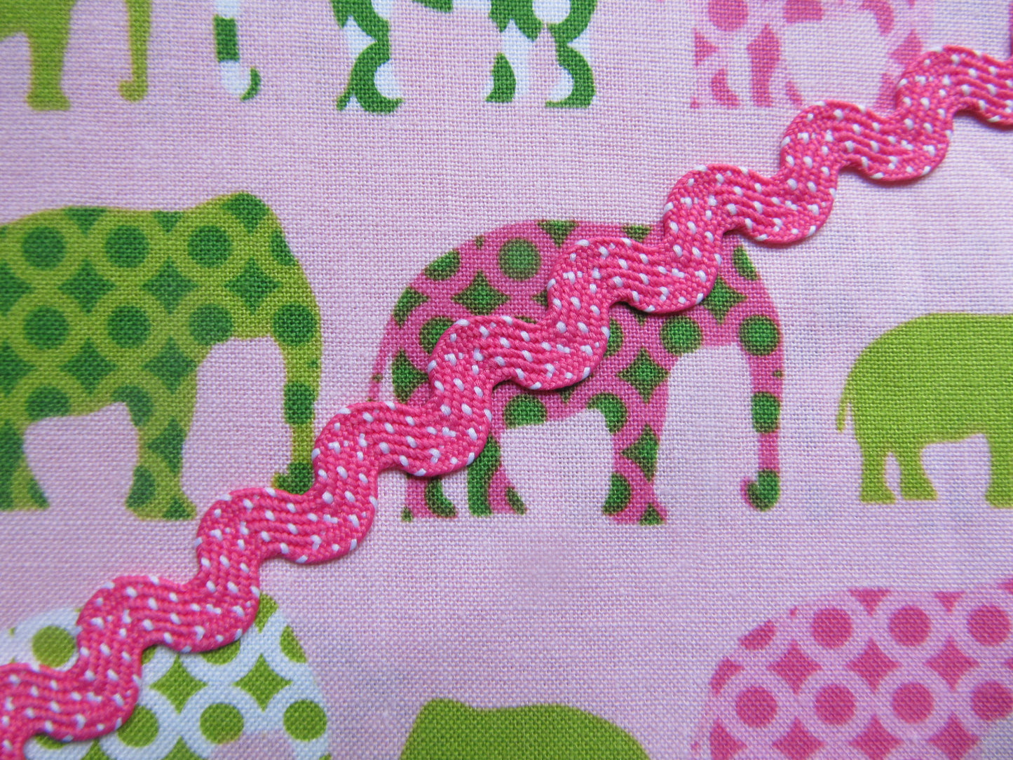 Polka Dot Ric Rac Trim - 3 Metre Length
