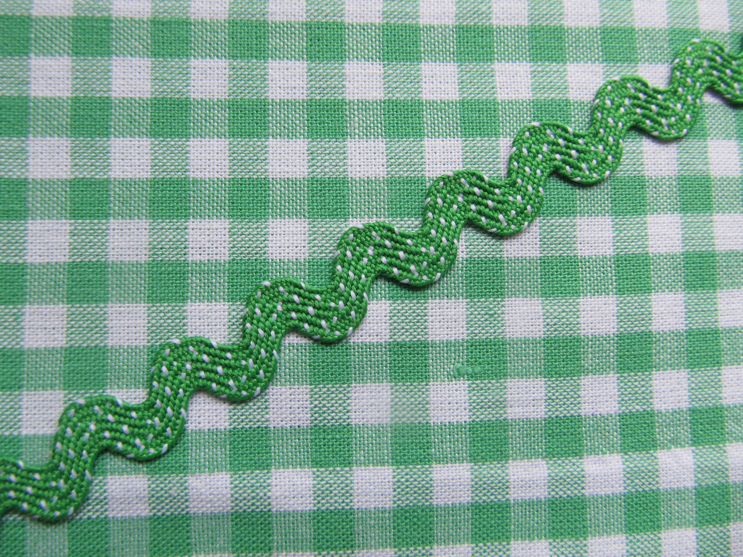 Polka Dot Ric Rac Trim - 3 Metre Length